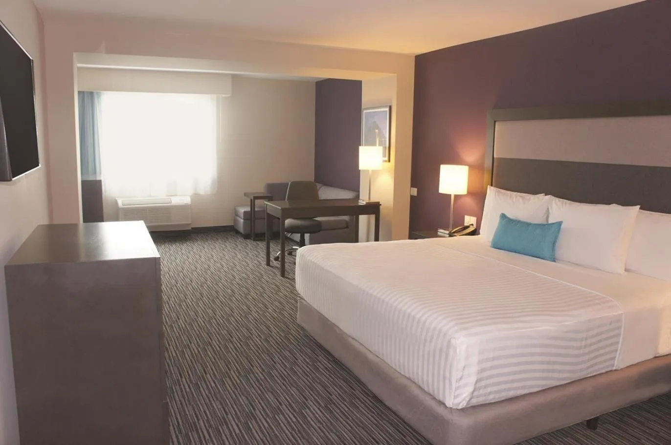 Photo of the whole room, Bed in CHN Hotel Monterrey Aeropuerto, Trademark by Wyndham