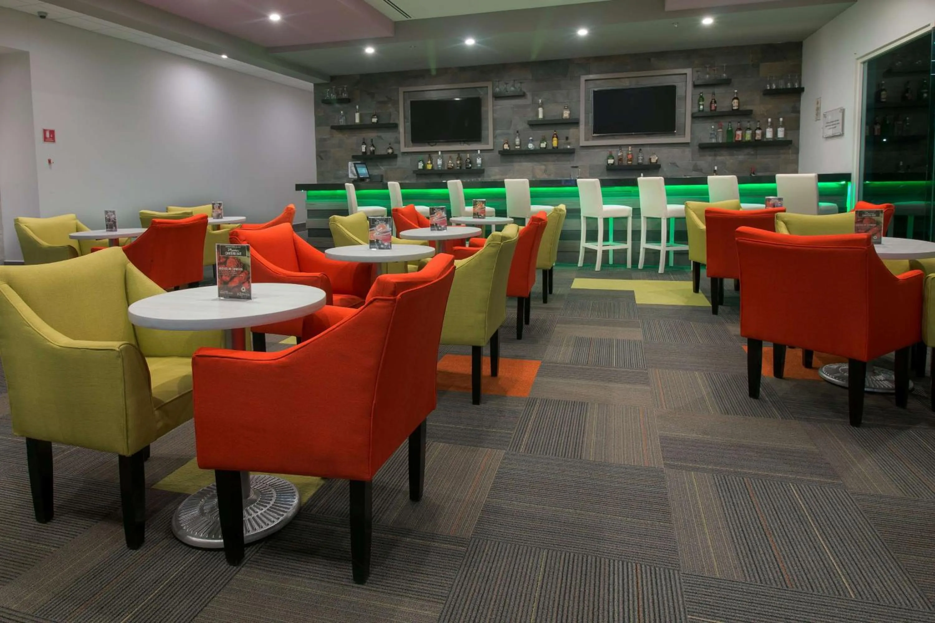 Lobby or reception in CHN Hotel Monterrey Aeropuerto, Trademark by Wyndham