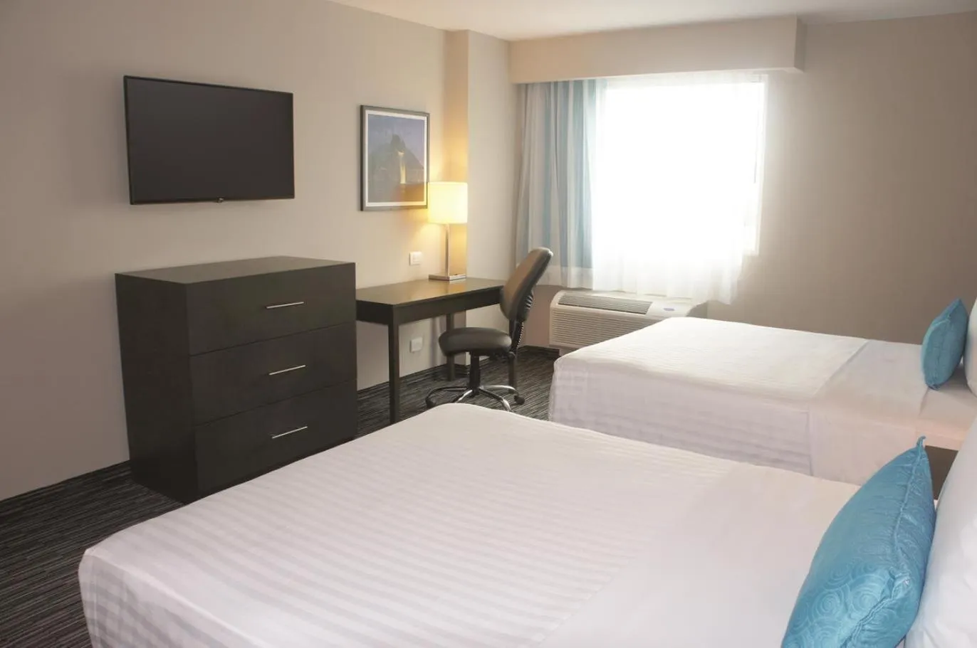 Photo of the whole room, Bed in CHN Hotel Monterrey Aeropuerto, Trademark by Wyndham