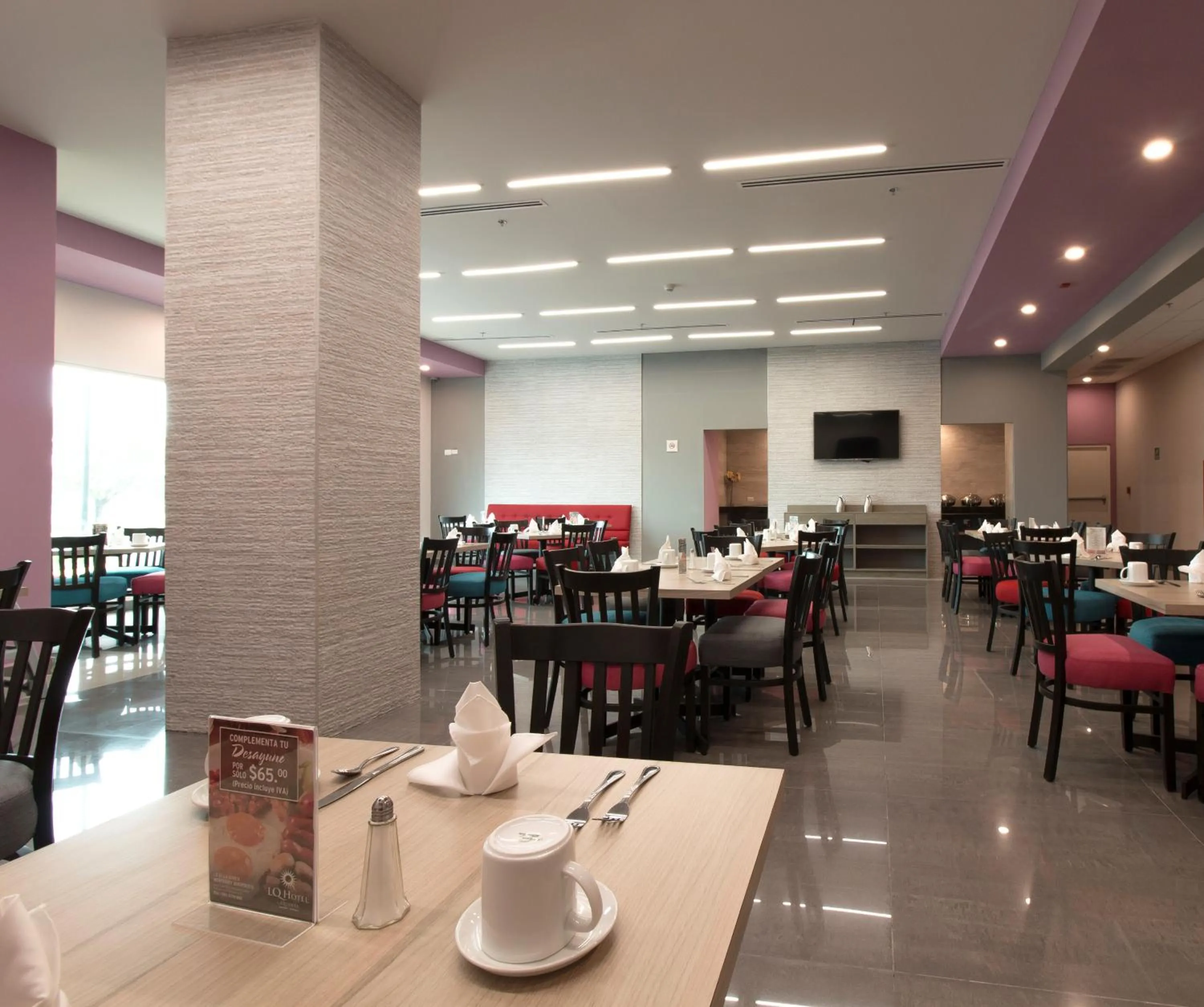 Food and drinks in CHN Hotel Monterrey Aeropuerto, Trademark by Wyndham