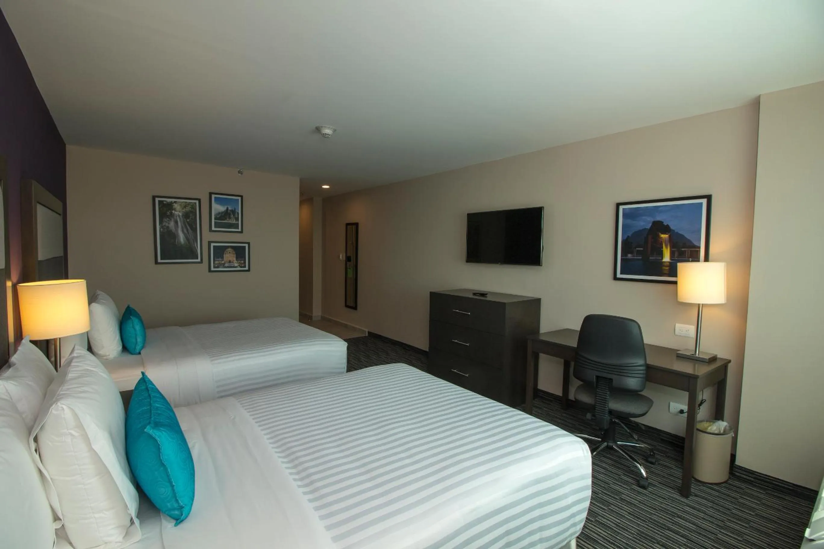 Photo of the whole room, Bed in CHN Hotel Monterrey Aeropuerto, Trademark by Wyndham
