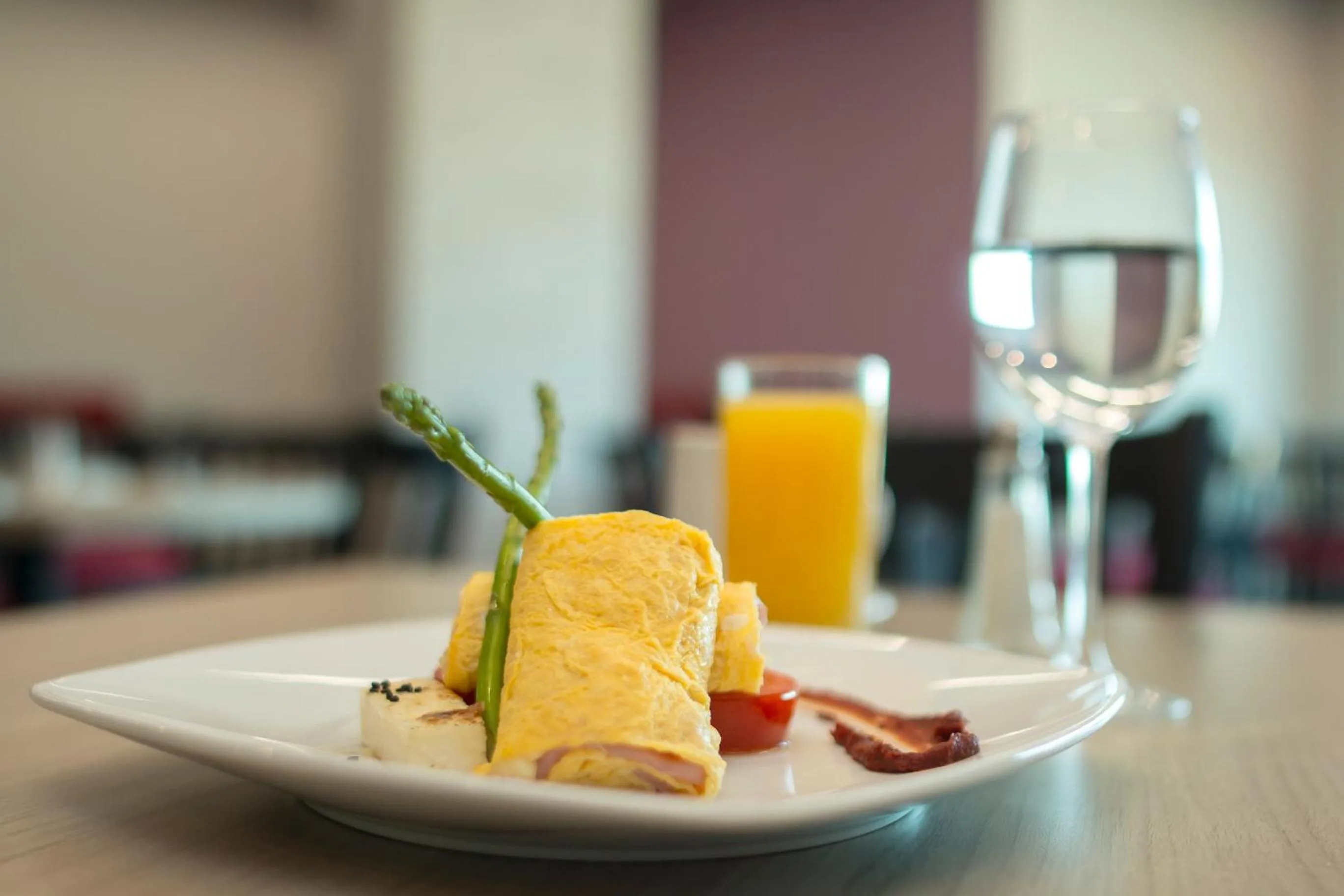 Food in CHN Hotel Monterrey Aeropuerto, Trademark by Wyndham