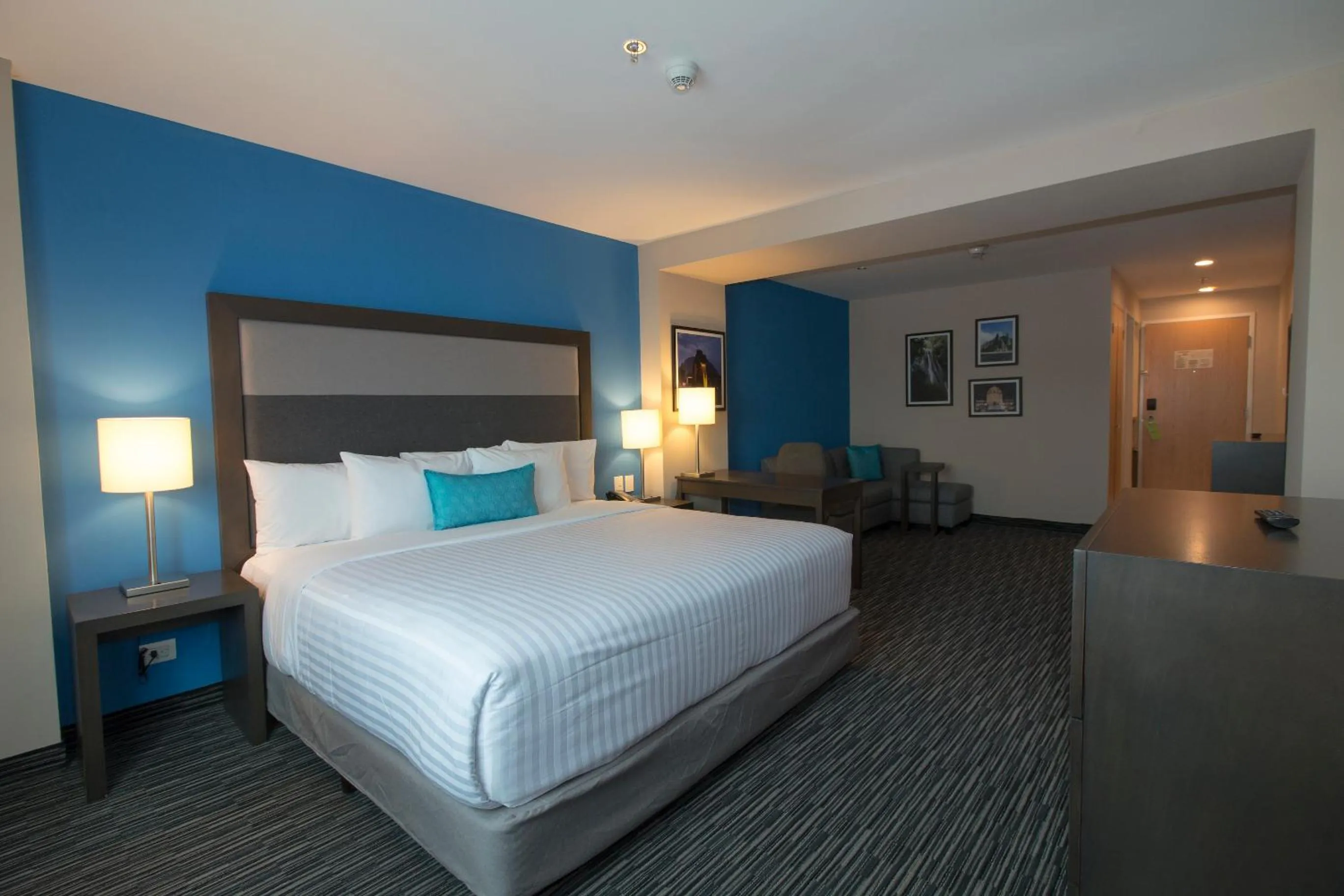 Bed in CHN Hotel Monterrey Aeropuerto, Trademark by Wyndham