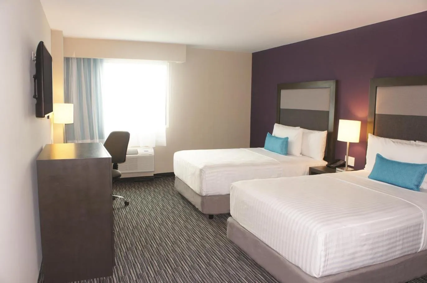 Photo of the whole room, Bed in CHN Hotel Monterrey Aeropuerto, Trademark by Wyndham