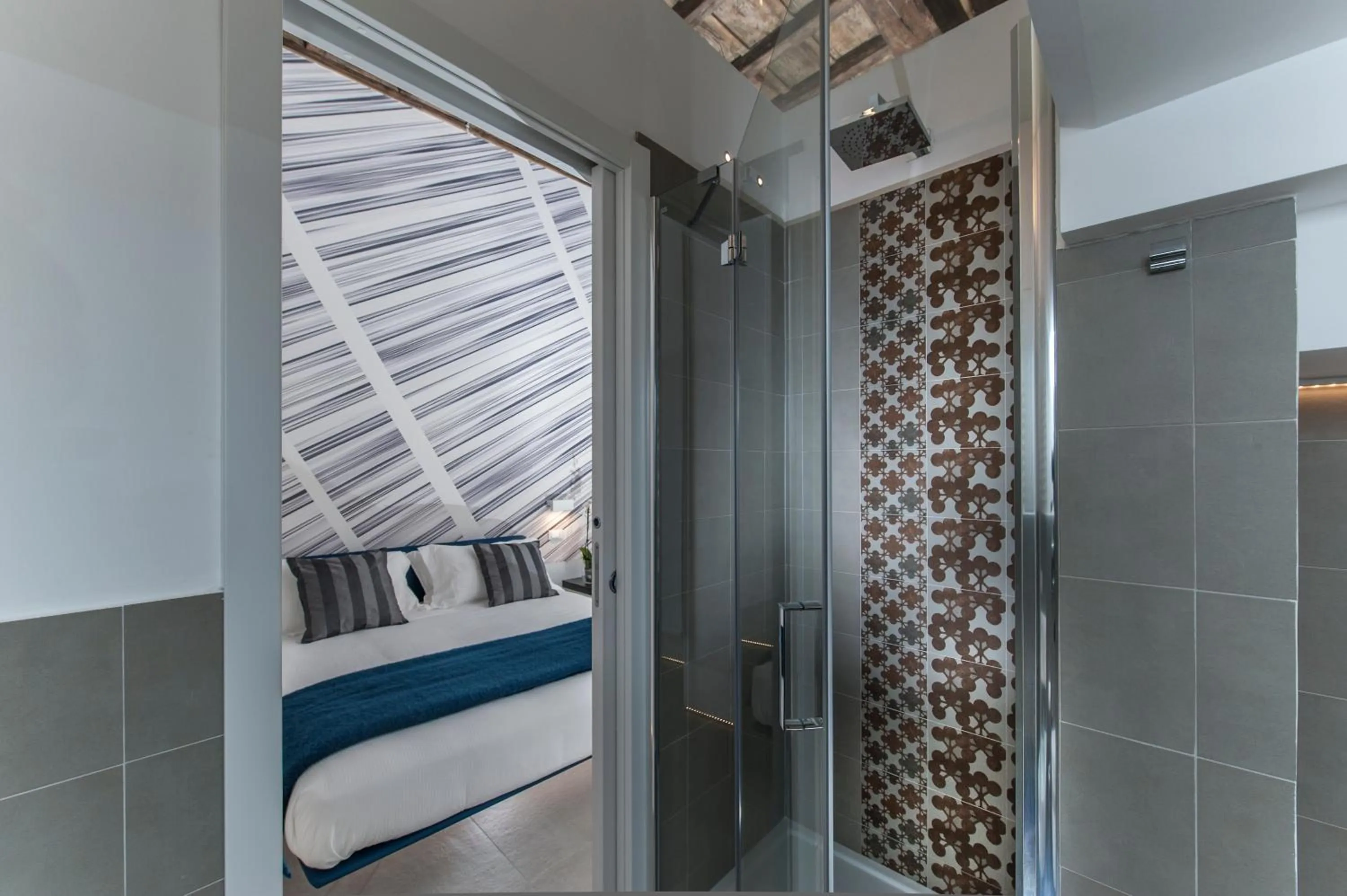 Bed in First Floor - Boutique Hotel