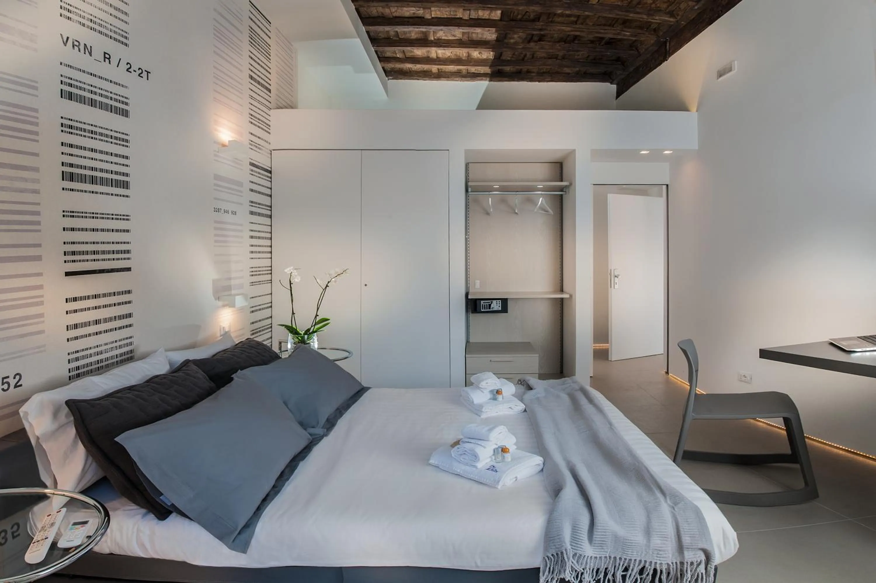 Bed in First Floor - Boutique Hotel