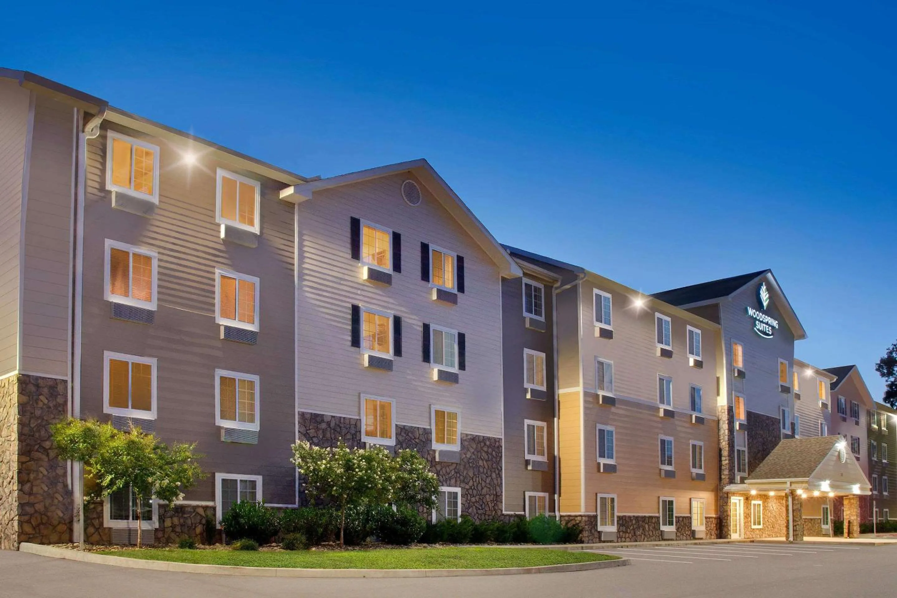 Property building in WoodSpring Suites Nashville Airport