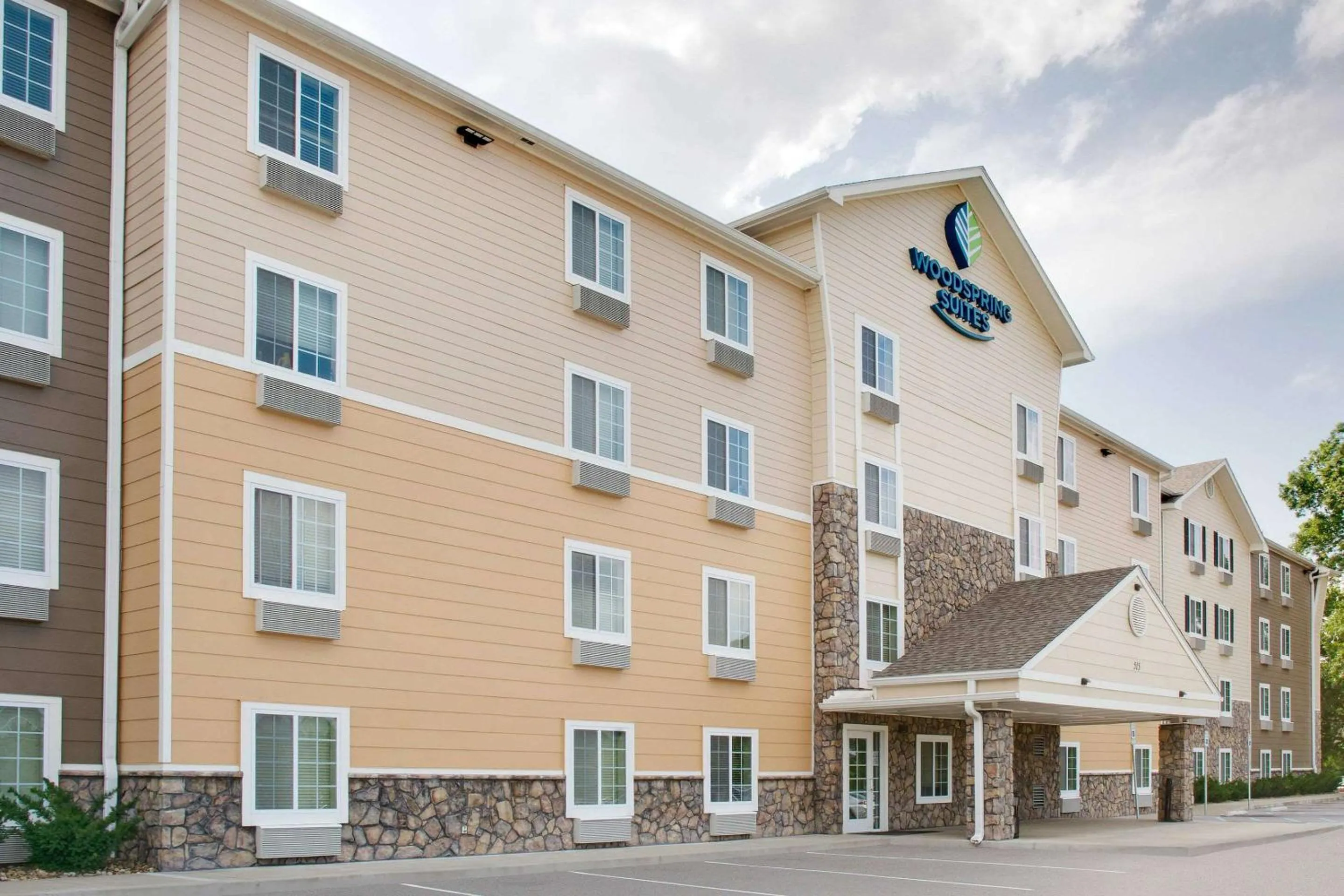 Property building in WoodSpring Suites Nashville Airport