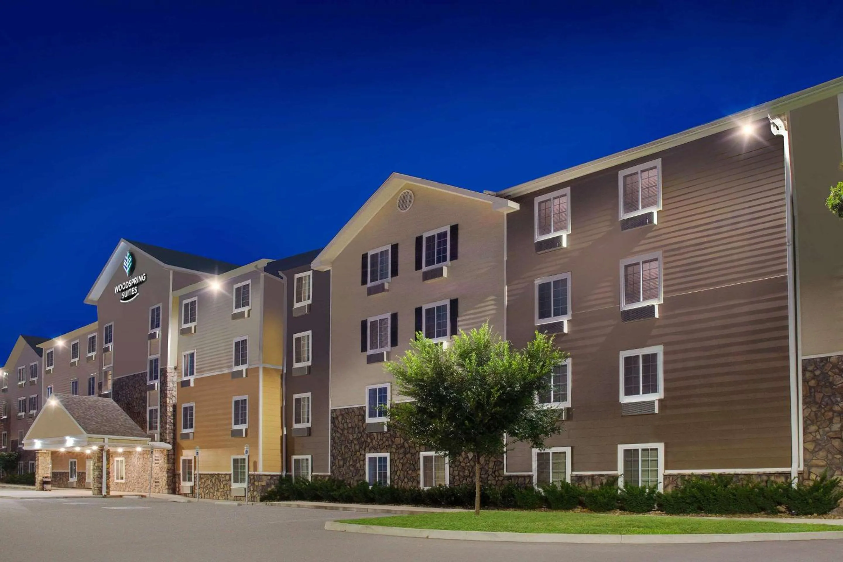 Property building in WoodSpring Suites Nashville Airport