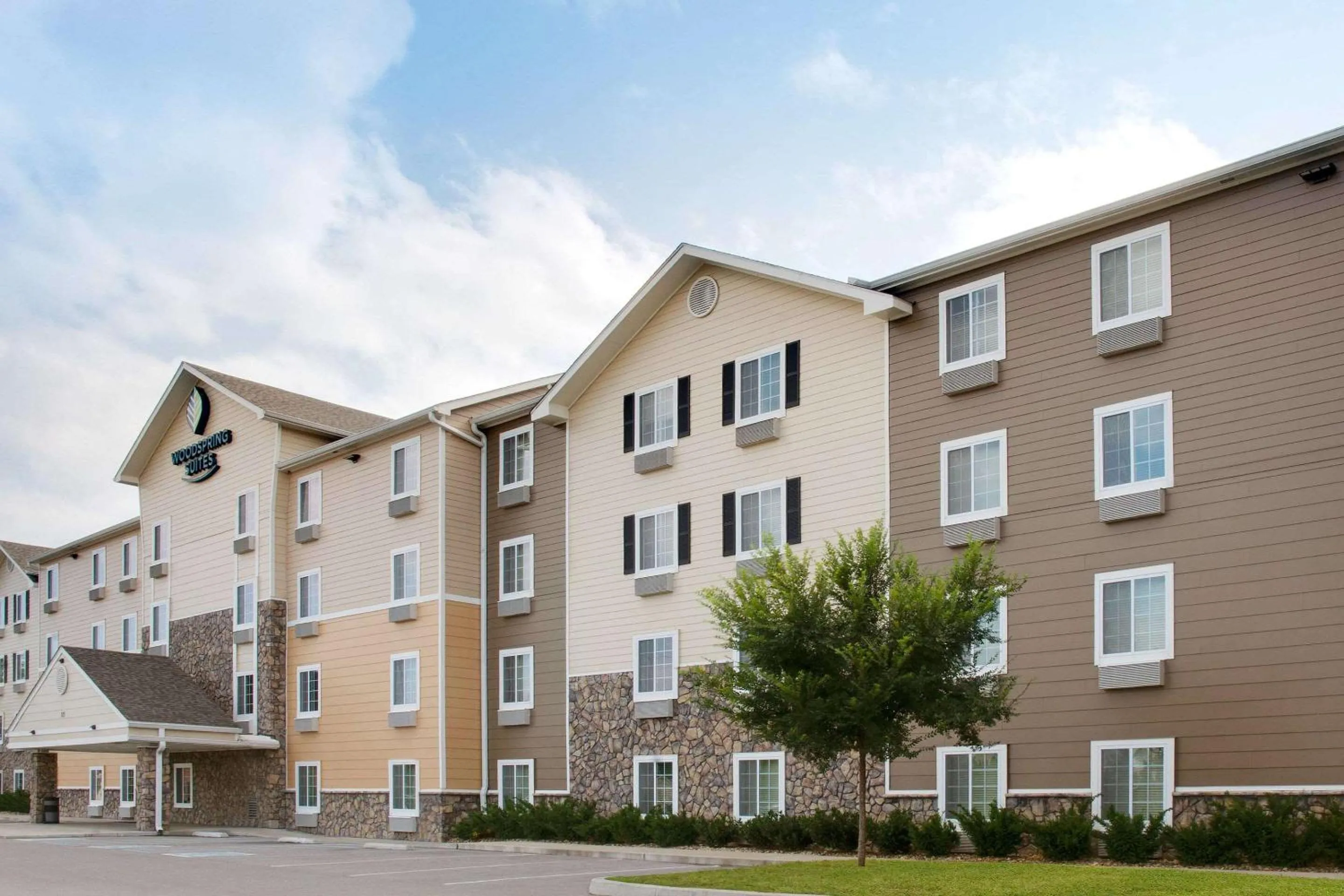 Property building in WoodSpring Suites Nashville Airport