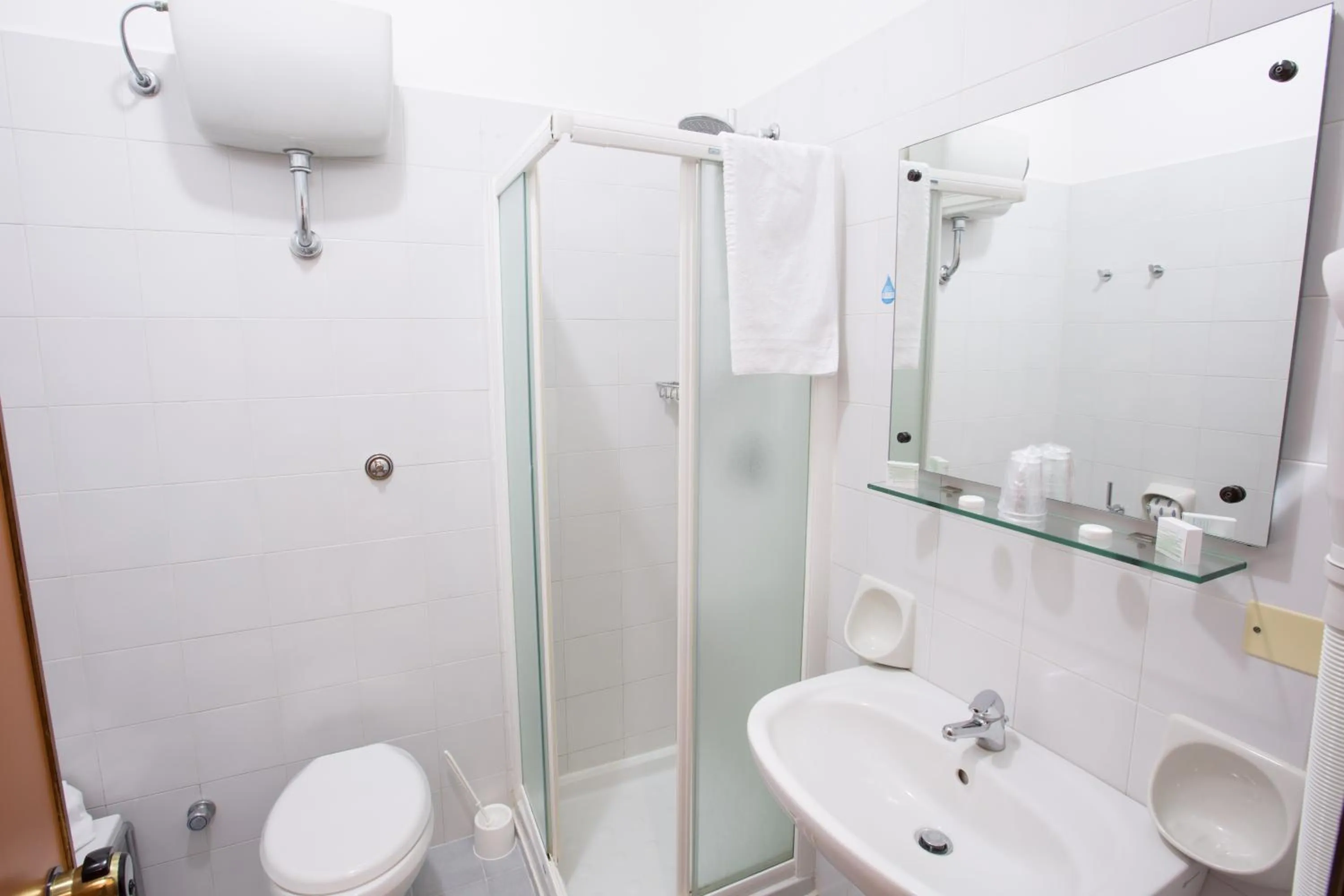 Shower in Hotel Mediterraneo