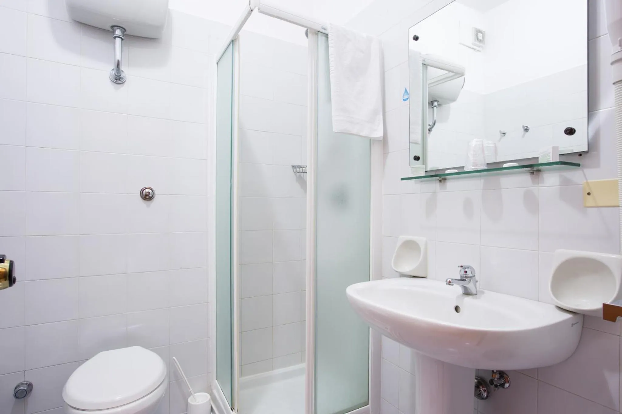 Shower in Hotel Mediterraneo