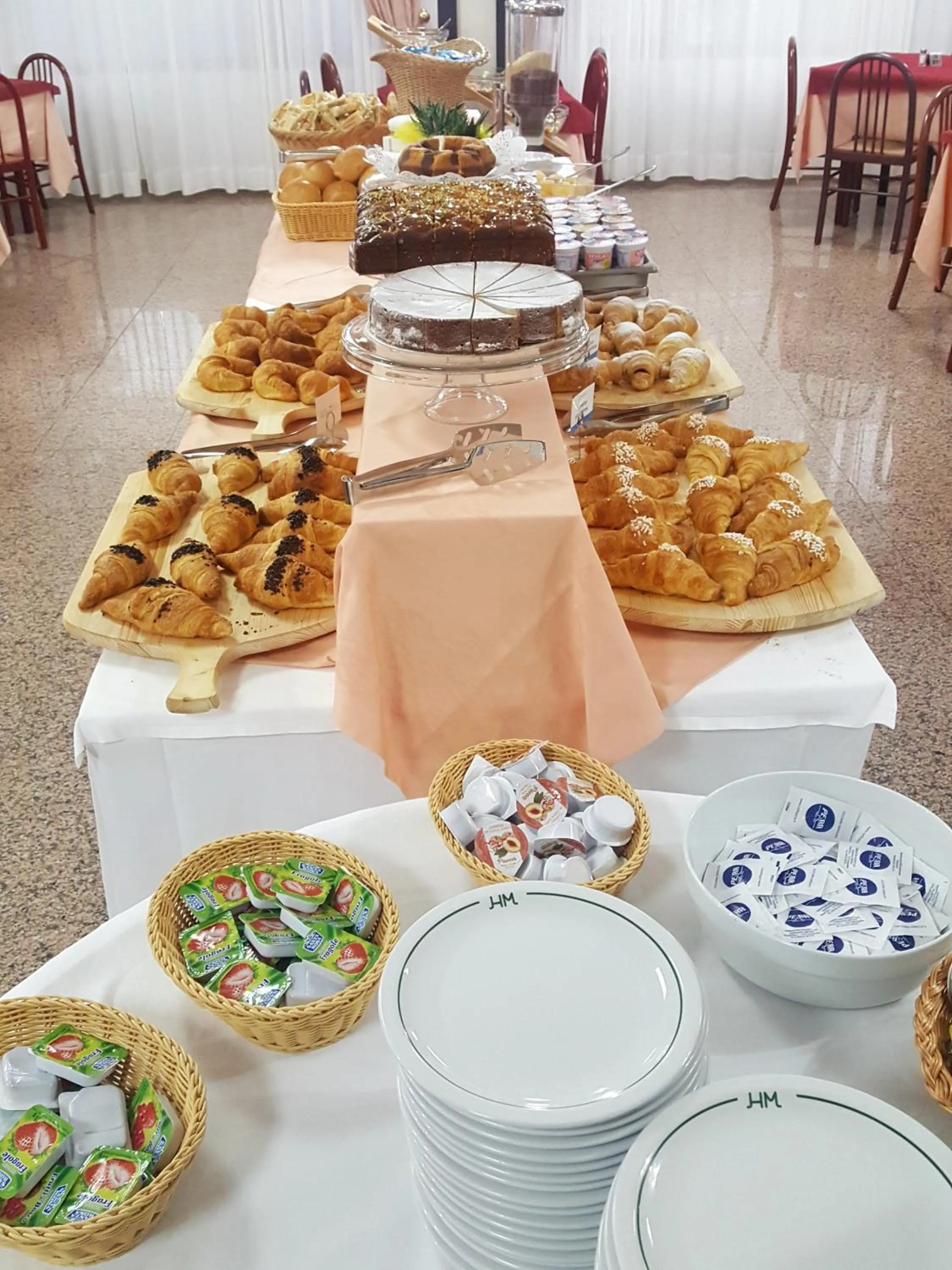 Breakfast in Hotel Mediterraneo