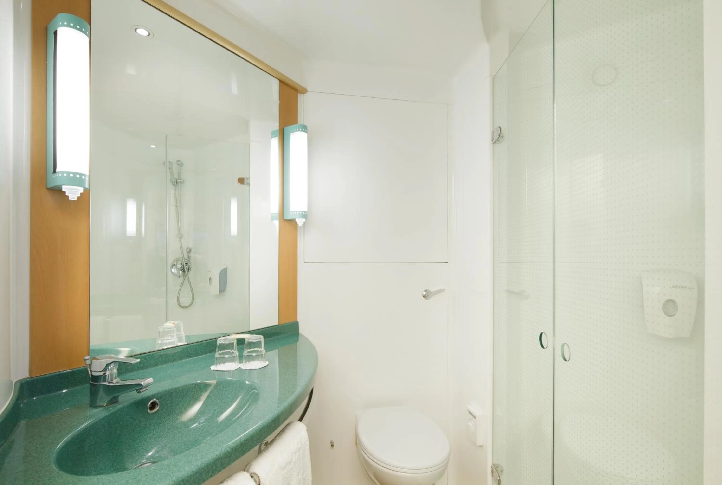 Bathroom in Ibis Hotel Alicante