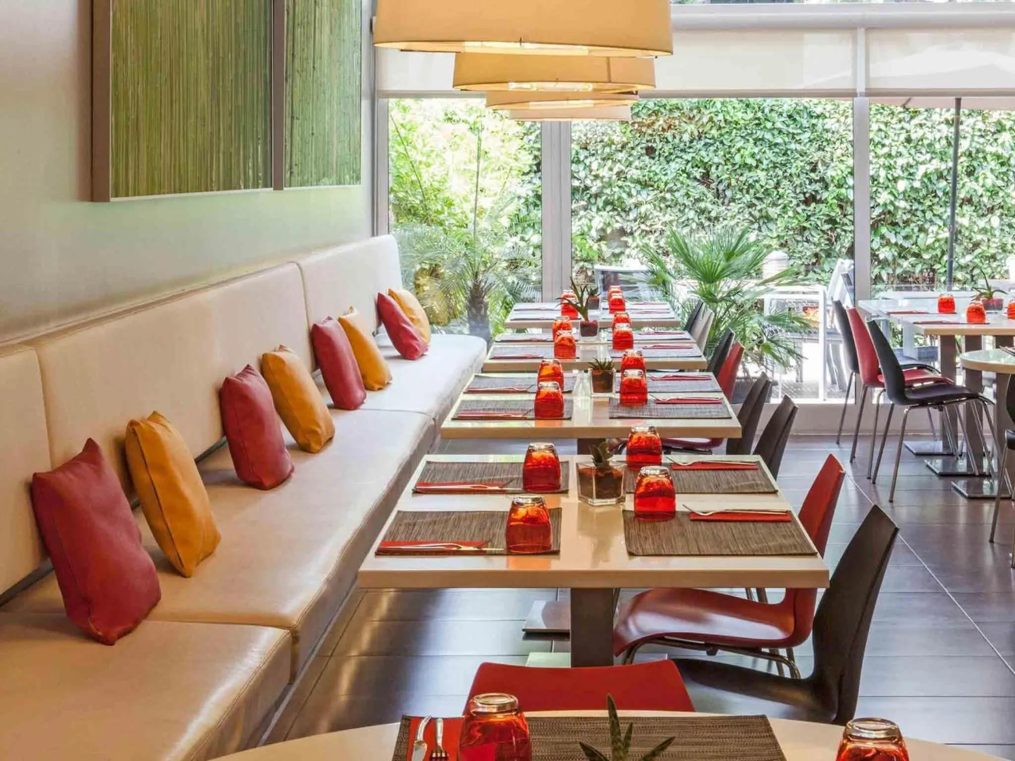 Restaurant/places to eat in Ibis Cornella