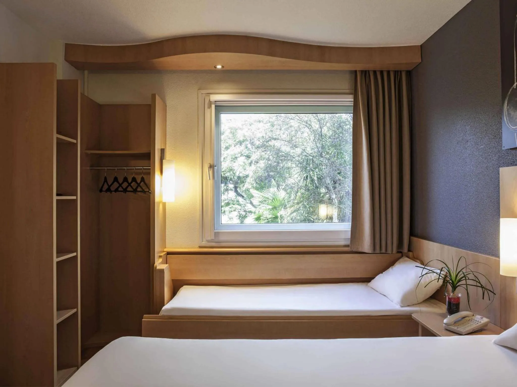 Bedroom, Bed in Ibis Cornella