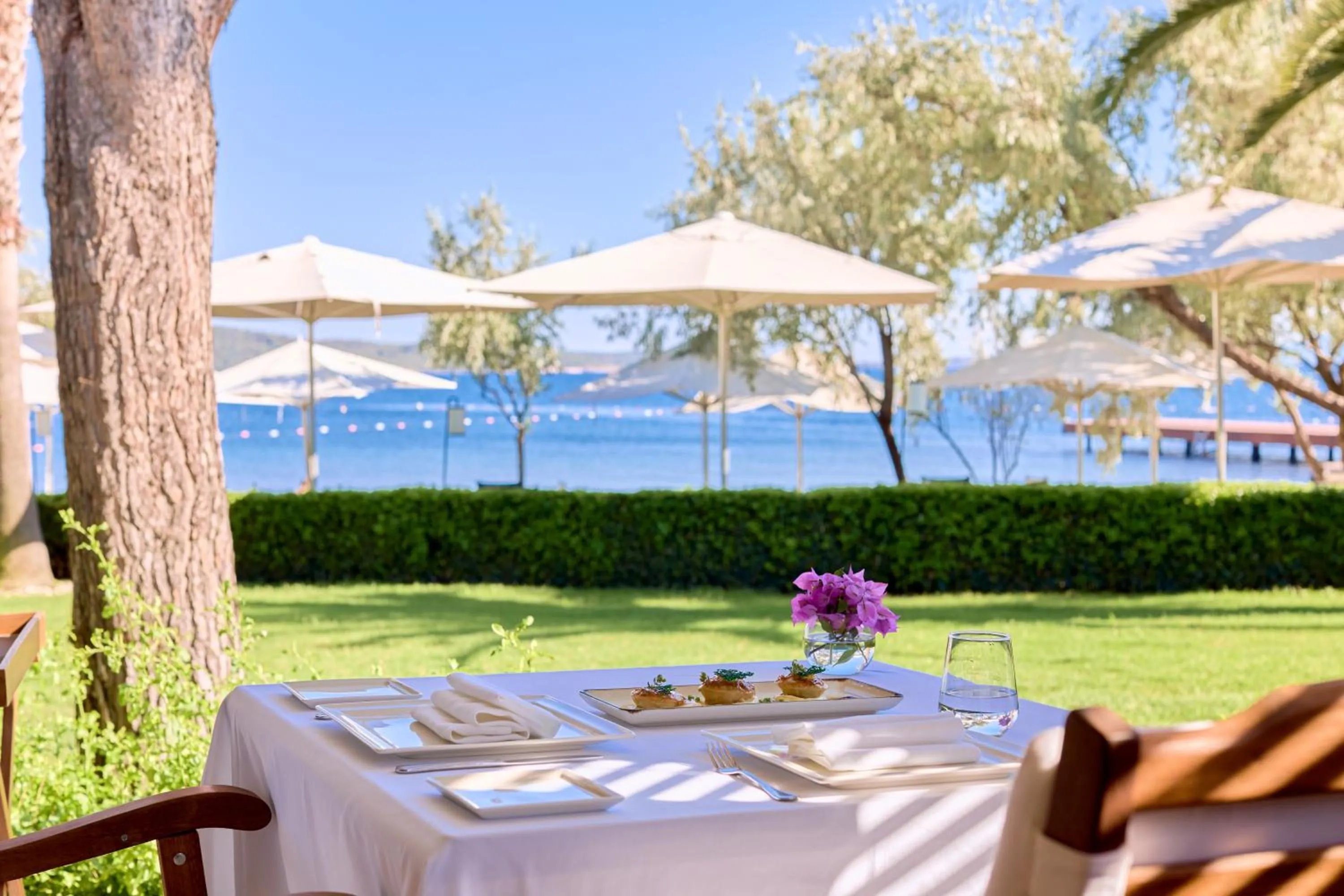 Restaurant/places to eat in Ortunc Hotel - Cunda Island (Adult Only)