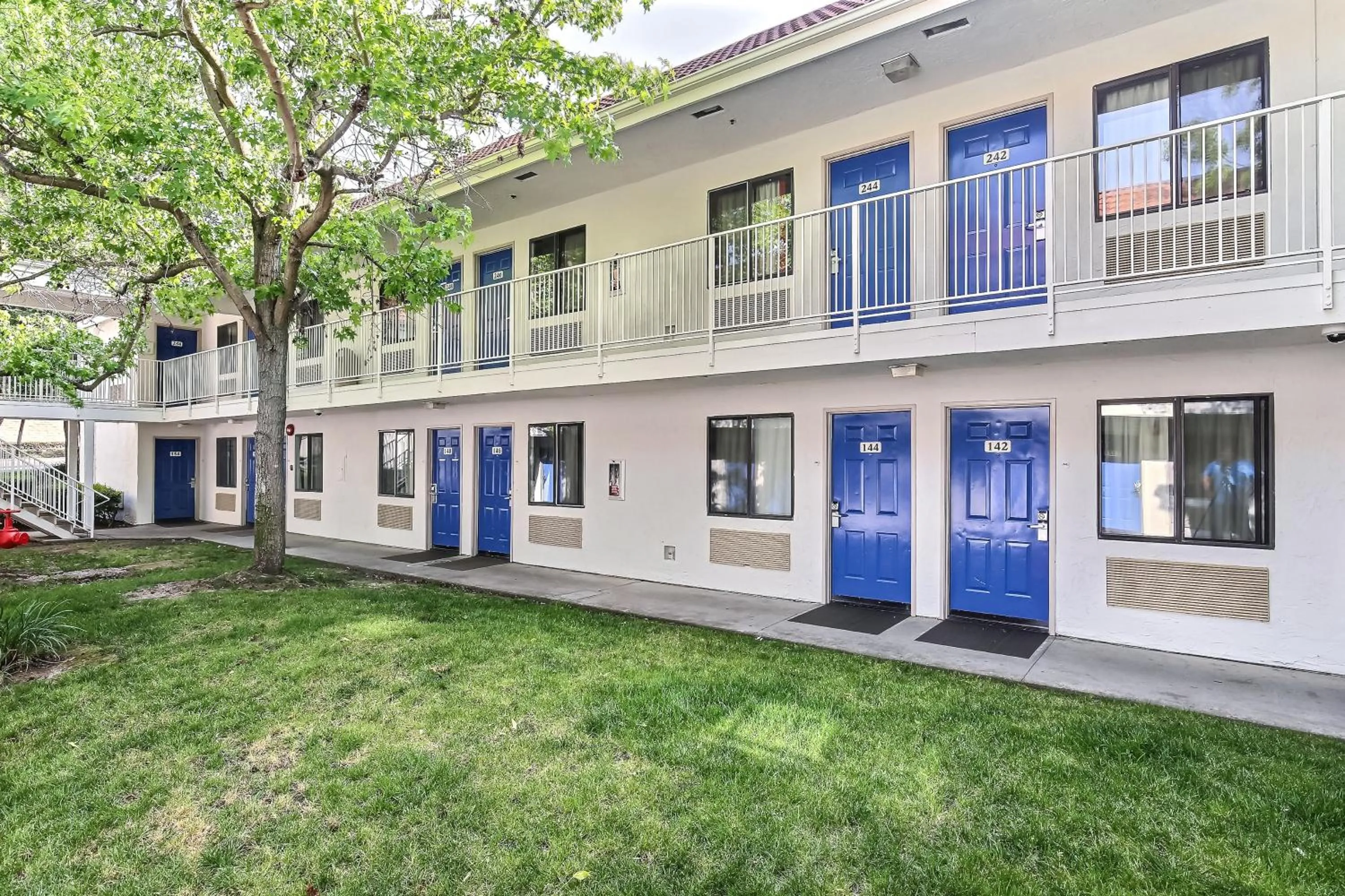 Property building in Motel 6-Pinole, CA