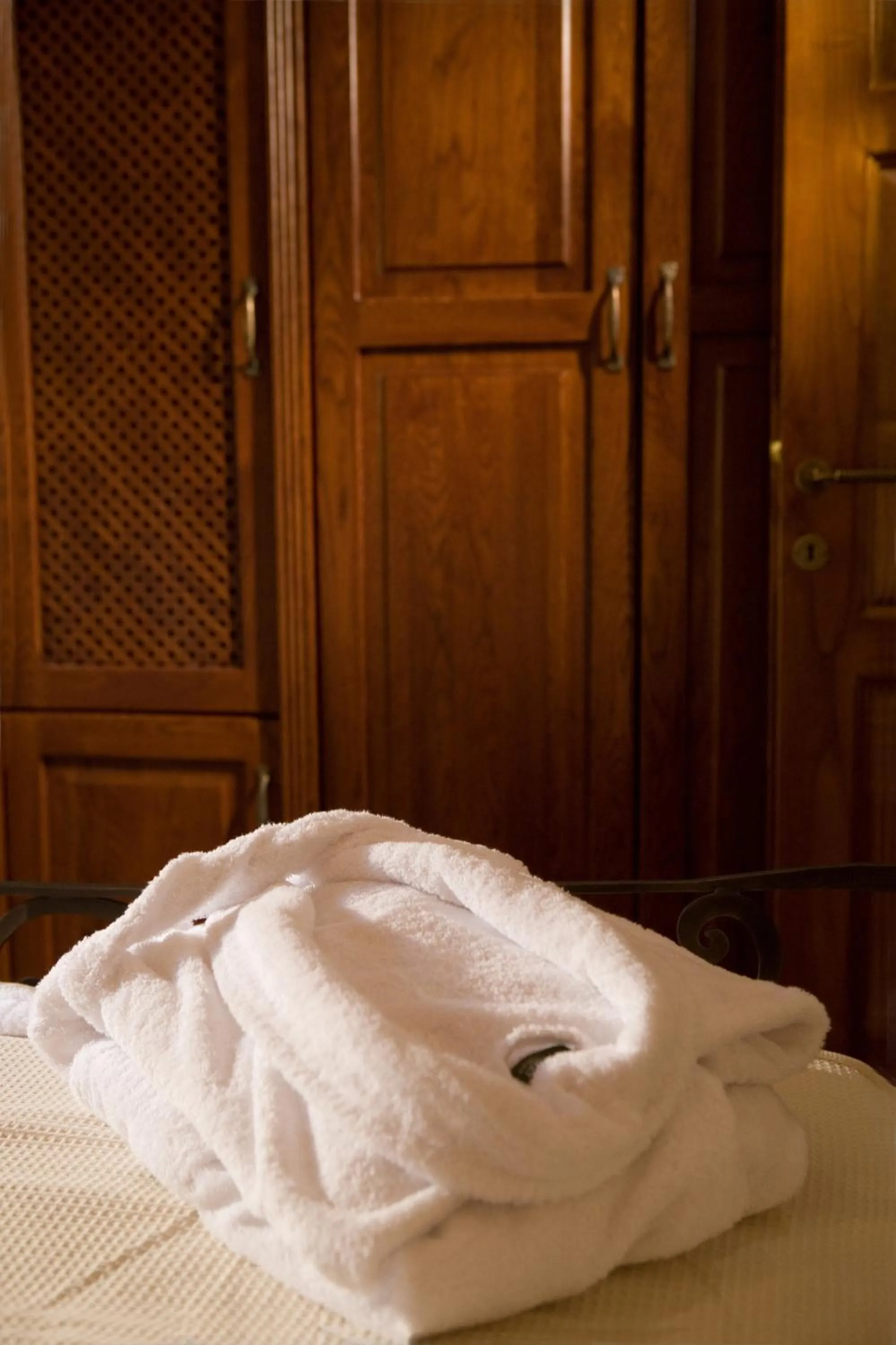 Decorative detail, Bed in Roes Suites