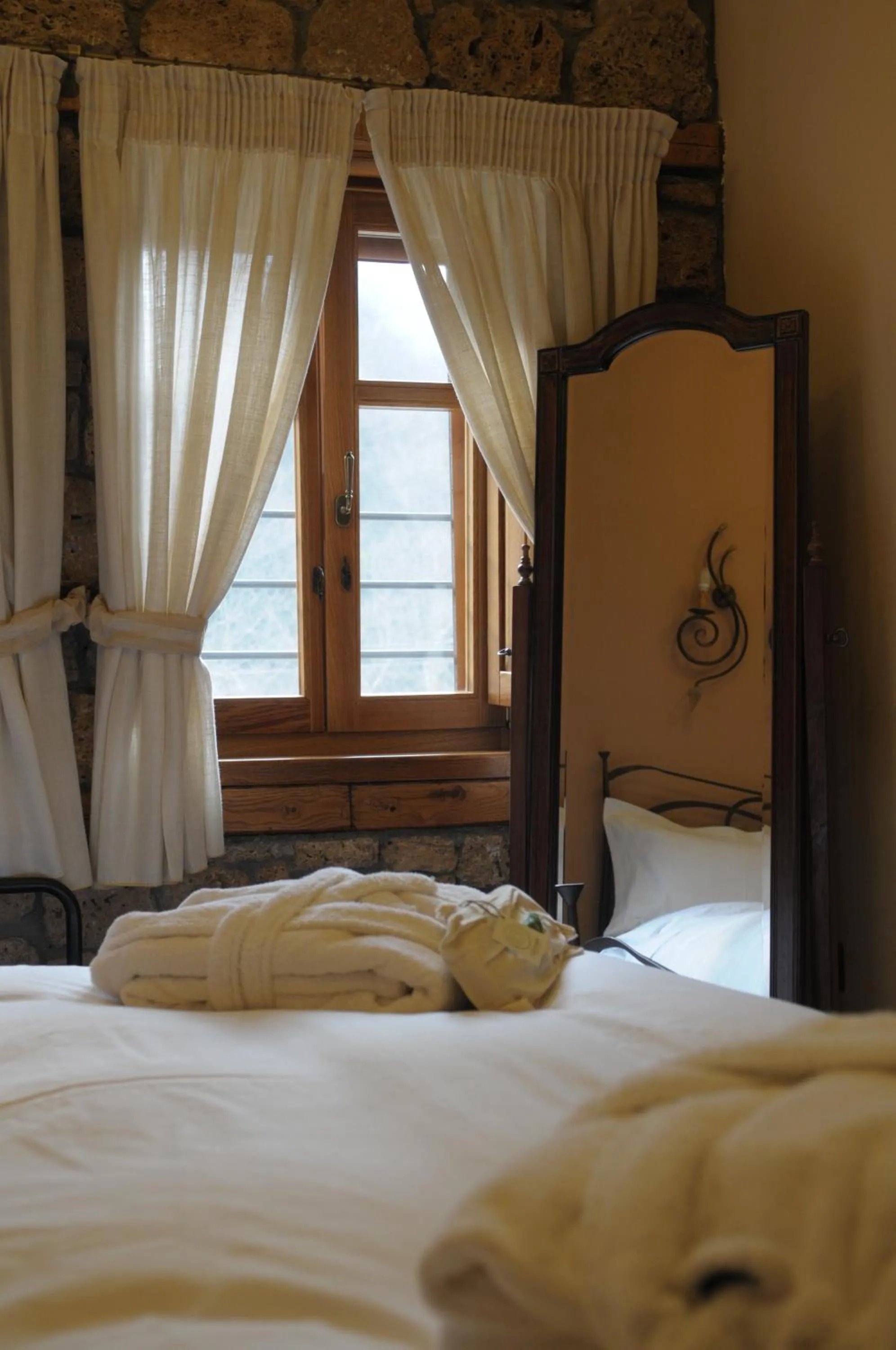 Bedroom, Bed in Roes Suites