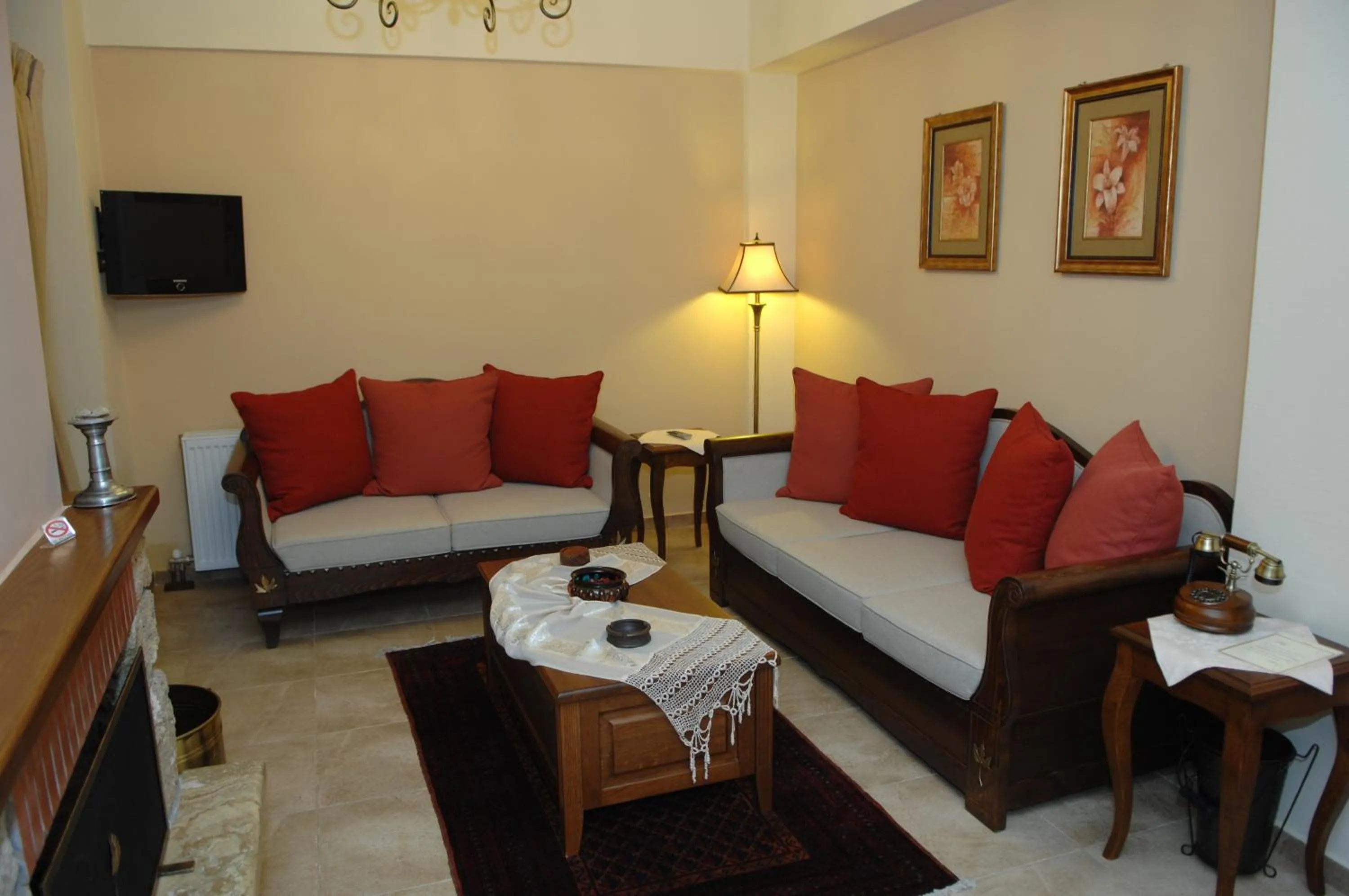 Living room in Roes Suites