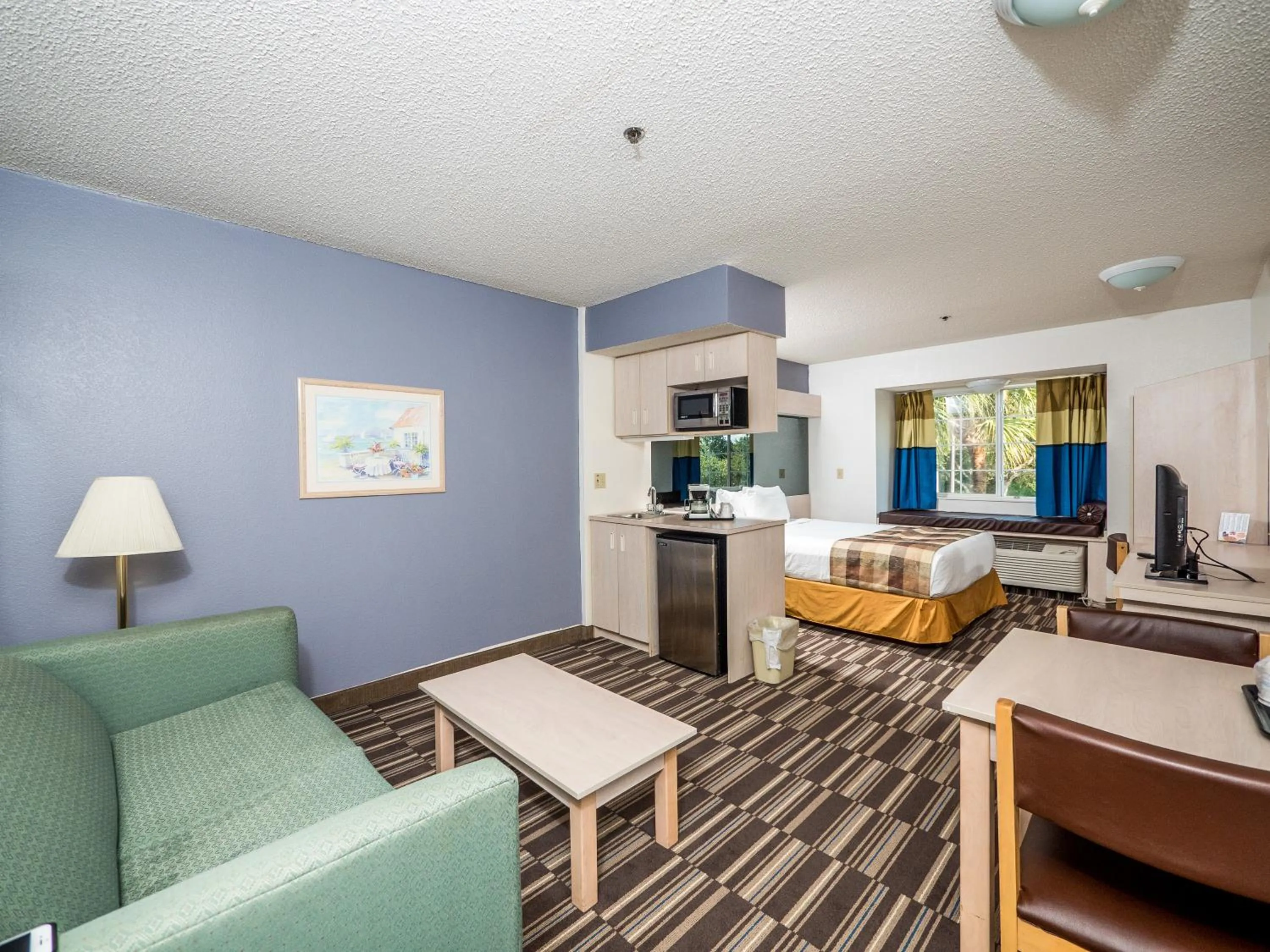 Kitchen or kitchenette in Microtel Inn & Suites by Wyndham Palm Coast I-95