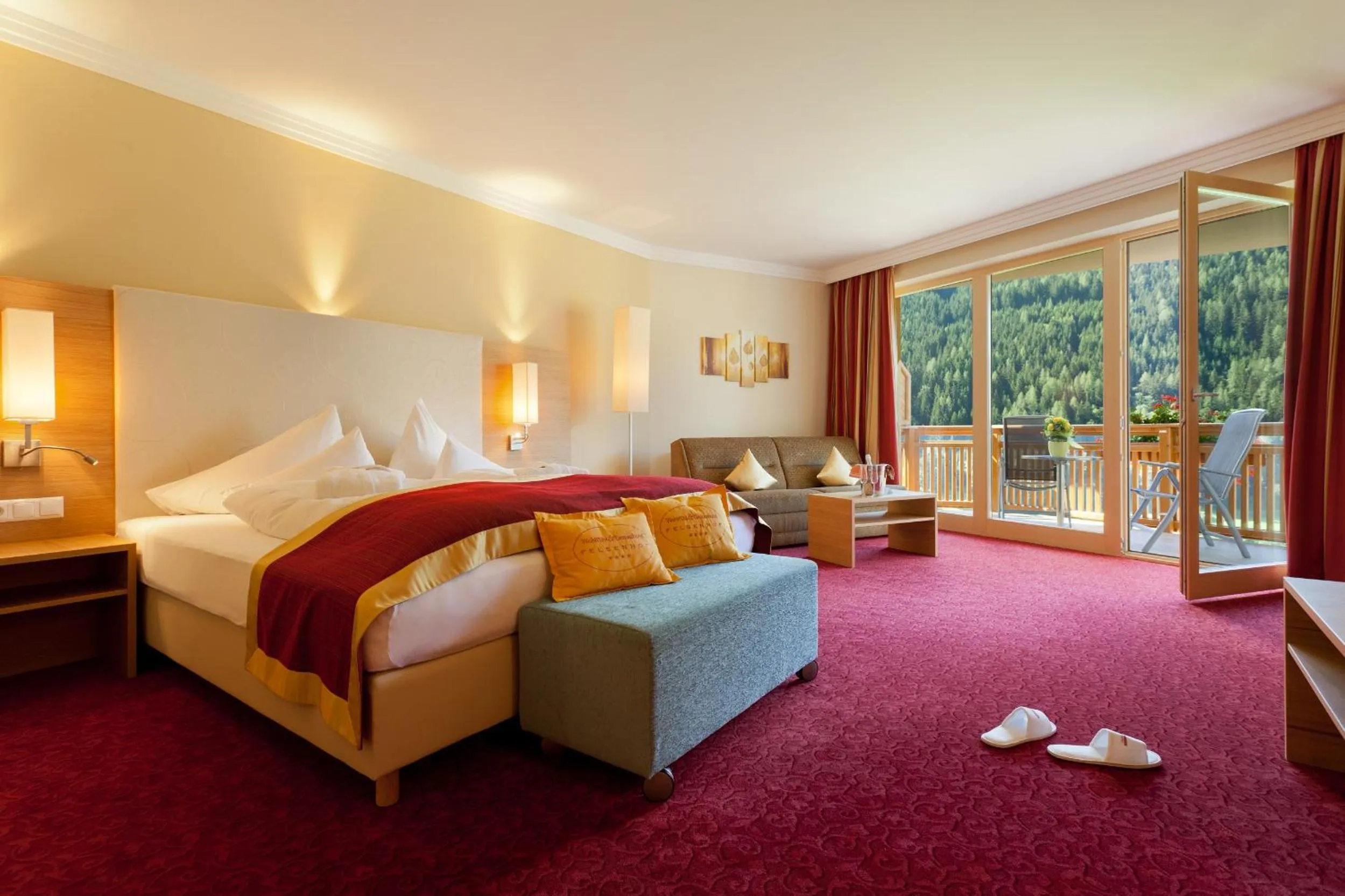 Photo of the whole room, Bed in Wohlfühl & Genusshotel Felsenhof