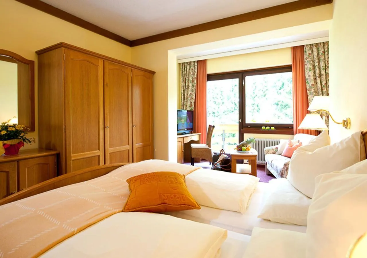 Photo of the whole room, Bed in Wohlfühl & Genusshotel Felsenhof