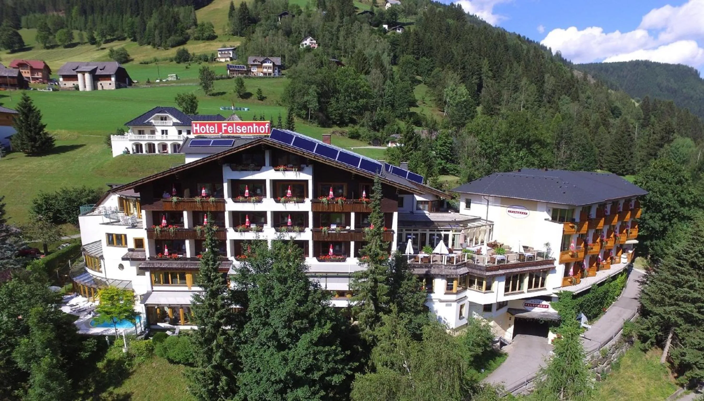 Facade/entrance in Wohlfühl & Genusshotel Felsenhof