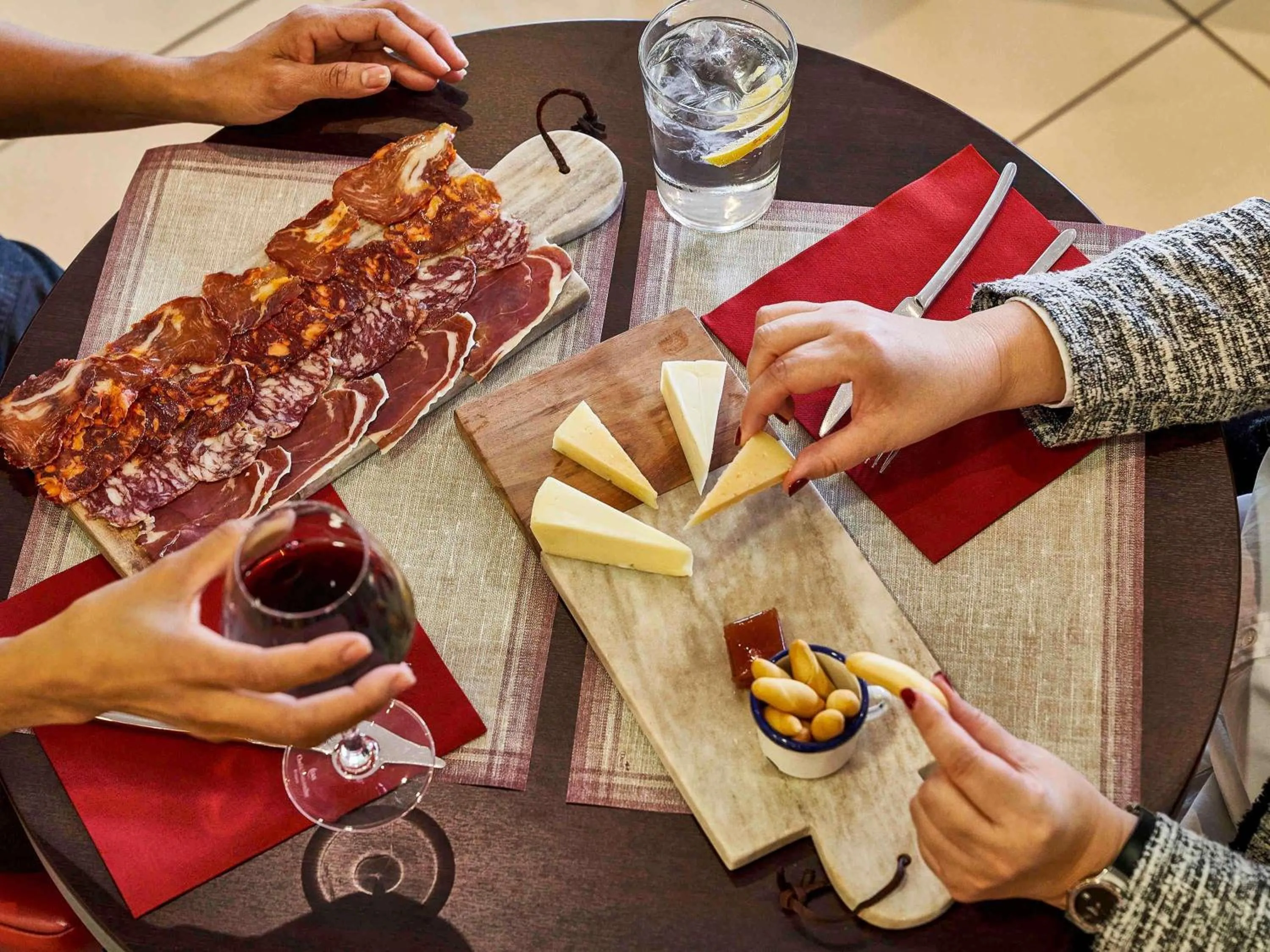 Restaurant/places to eat in Ibis Barcelona Meridiana