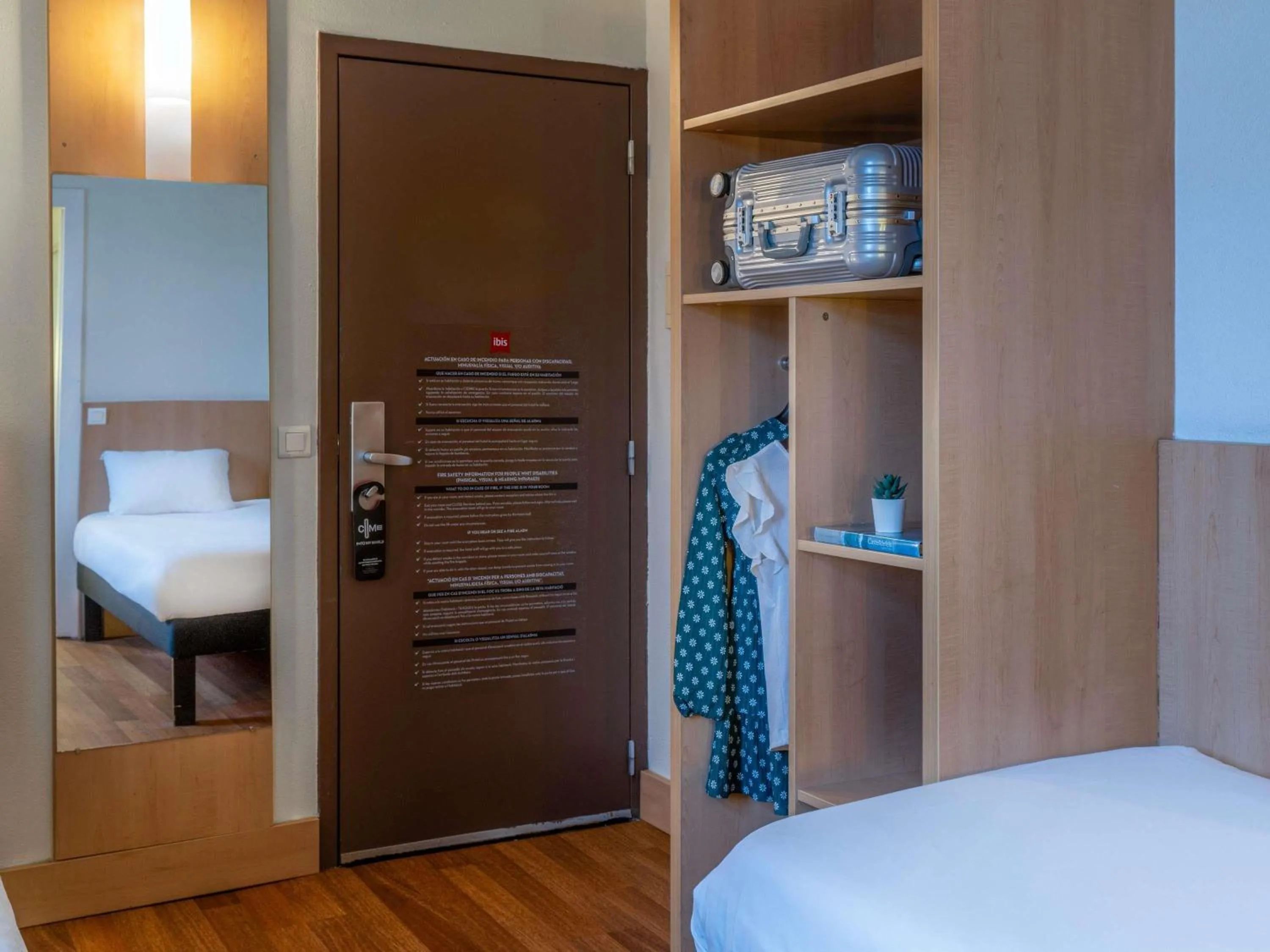 Bedroom, Bed in Ibis Barcelona Meridiana