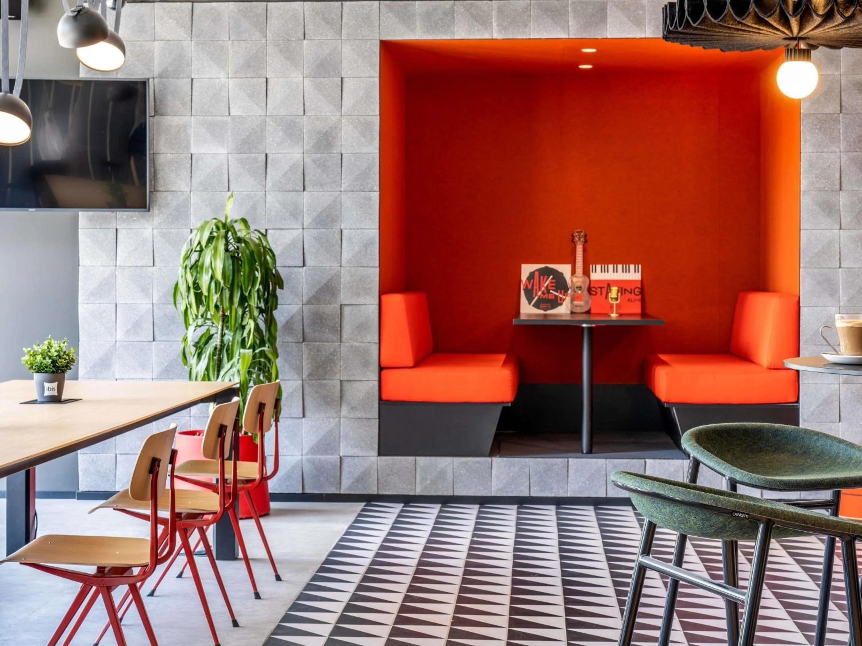 Lounge or bar in Ibis Barcelona Aeropuerto Viladecans