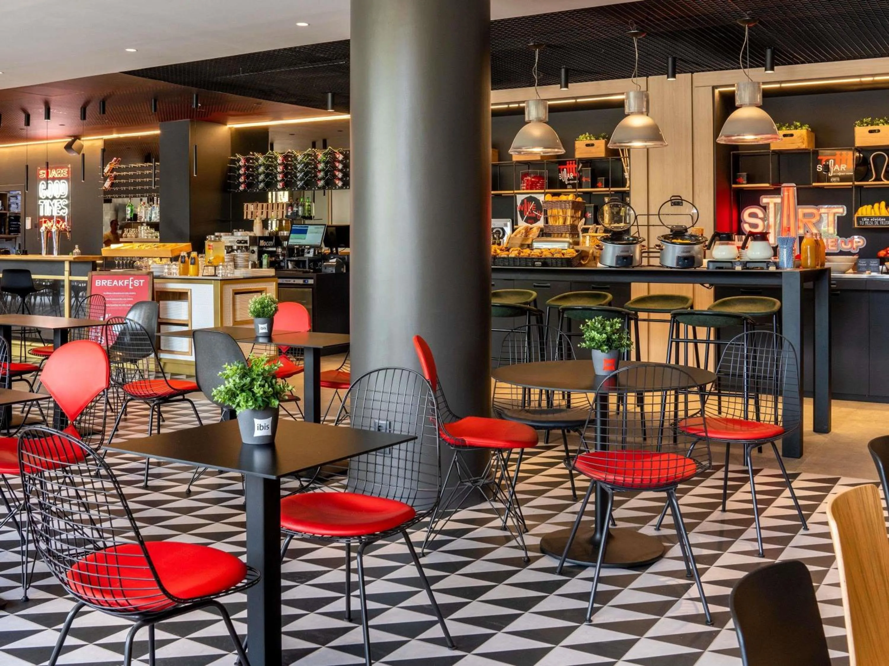 Property building in Ibis Barcelona Aeropuerto Viladecans