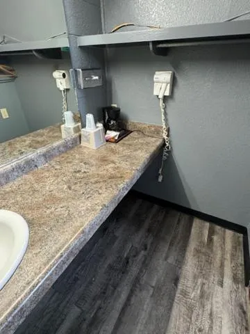 Coffee/tea facilities in Pratt Budget Inn