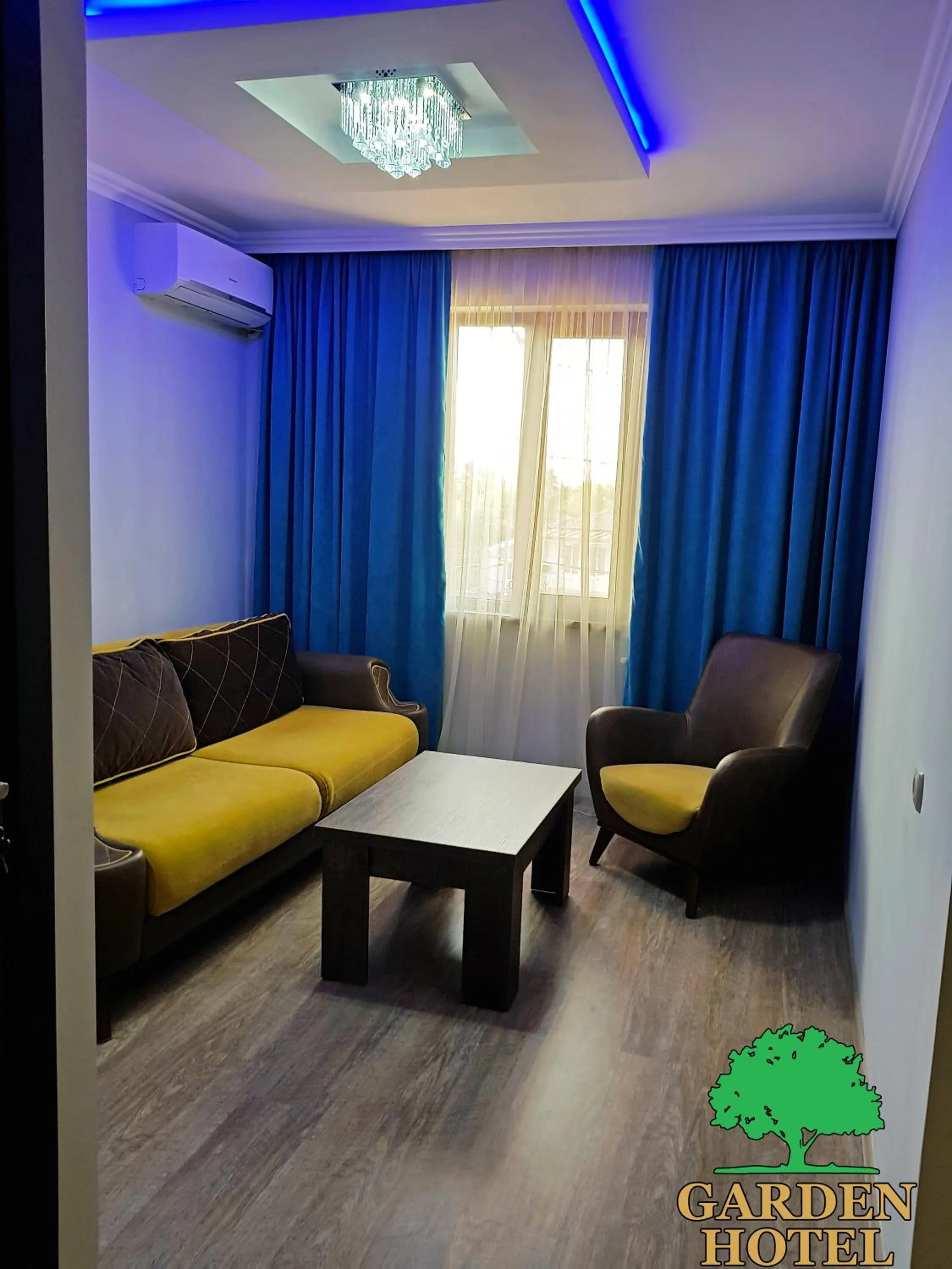 Living room in Garden Hotel