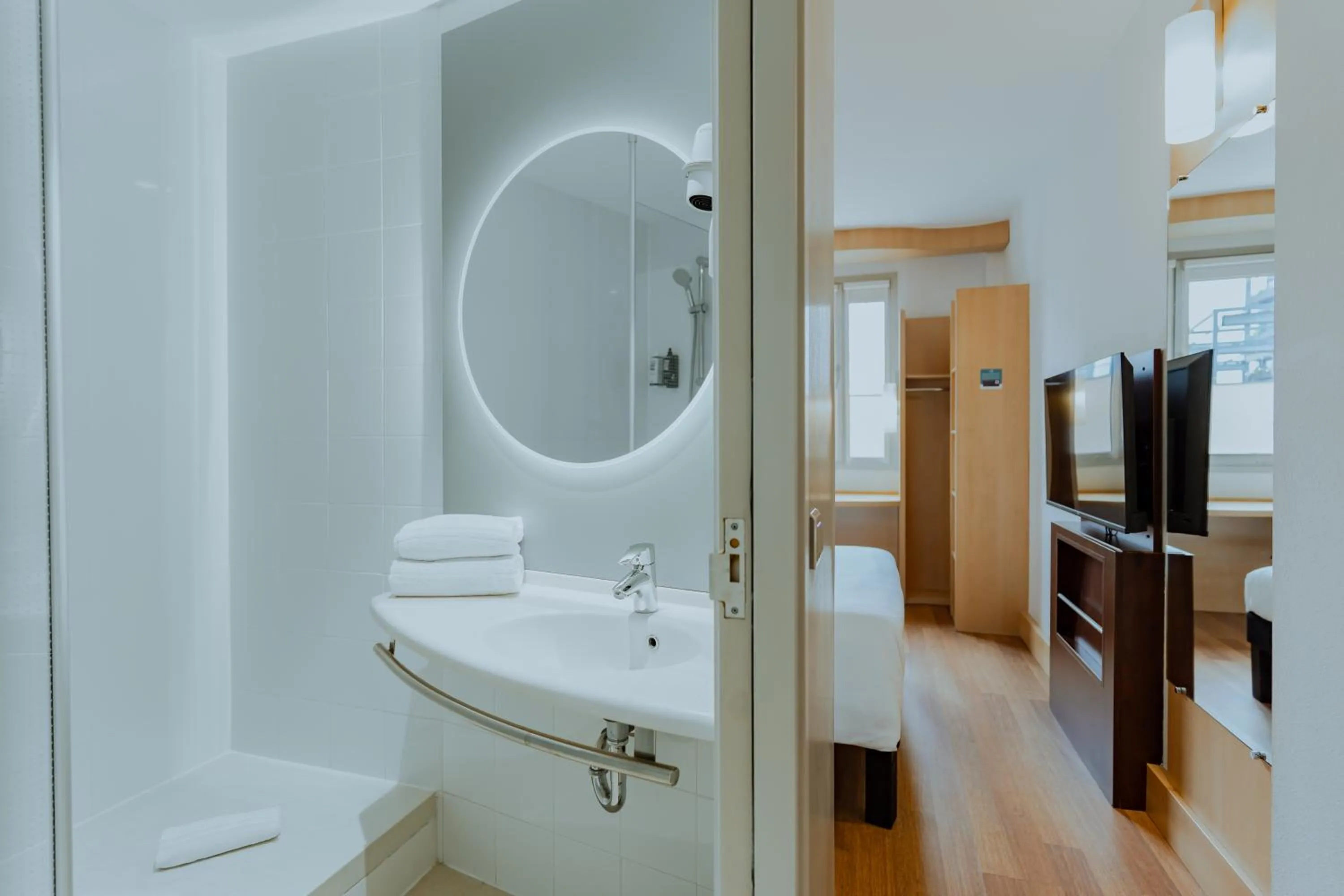 Bathroom in Ibis Barcelona Plaza Glòries 22@