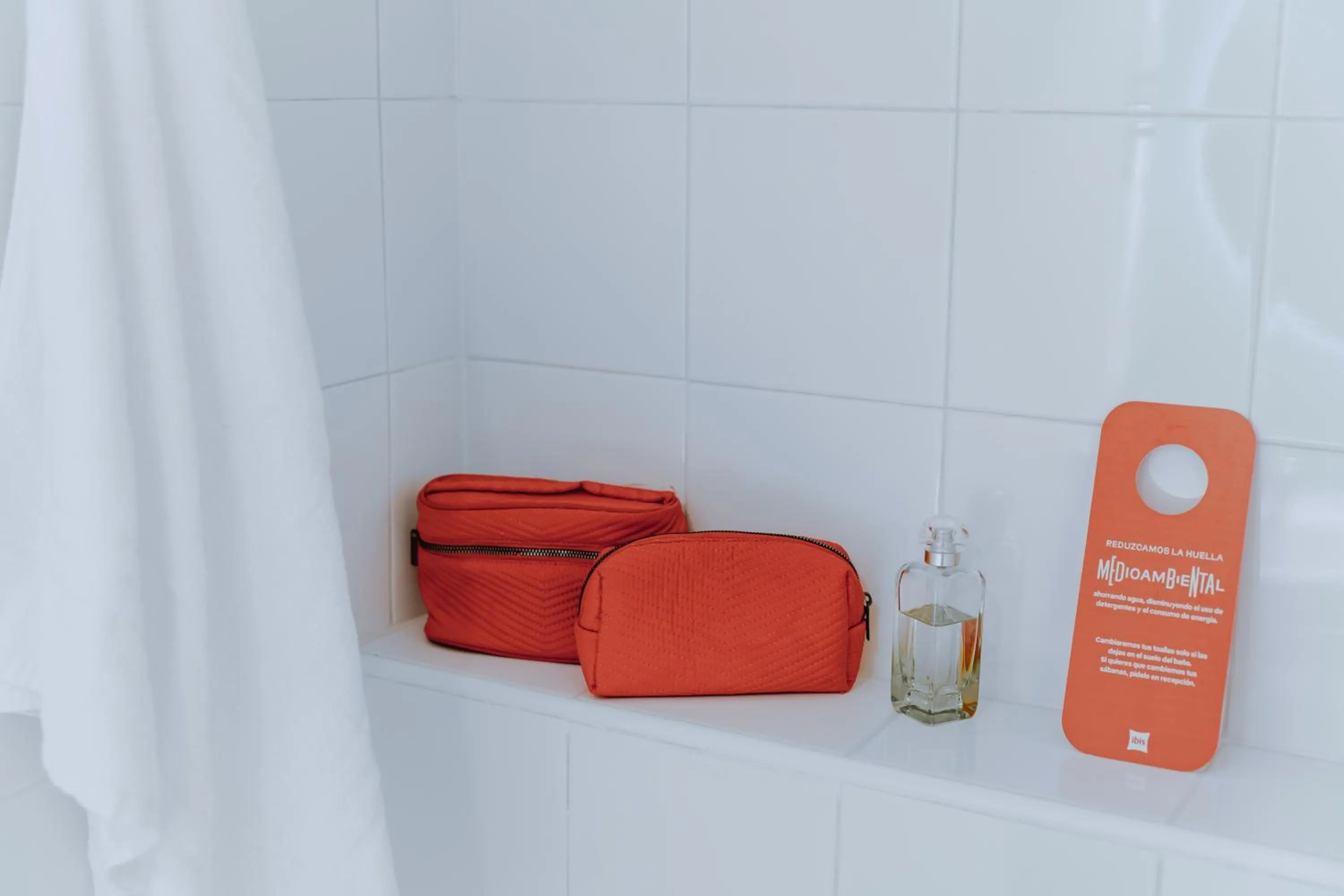 Bathroom in Ibis Barcelona Plaza Glòries 22@