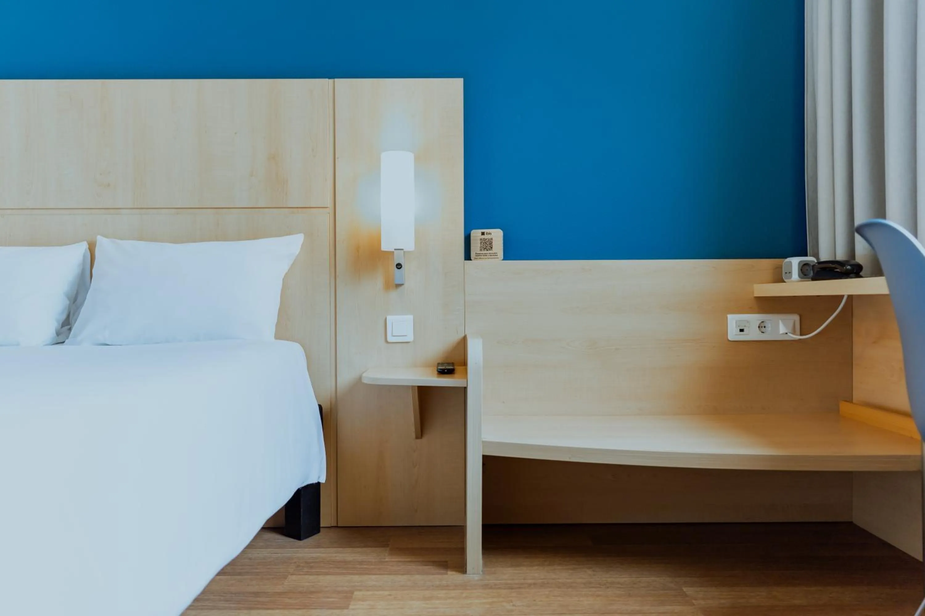 Photo of the whole room, Bed in Ibis Barcelona Plaza Glòries 22@