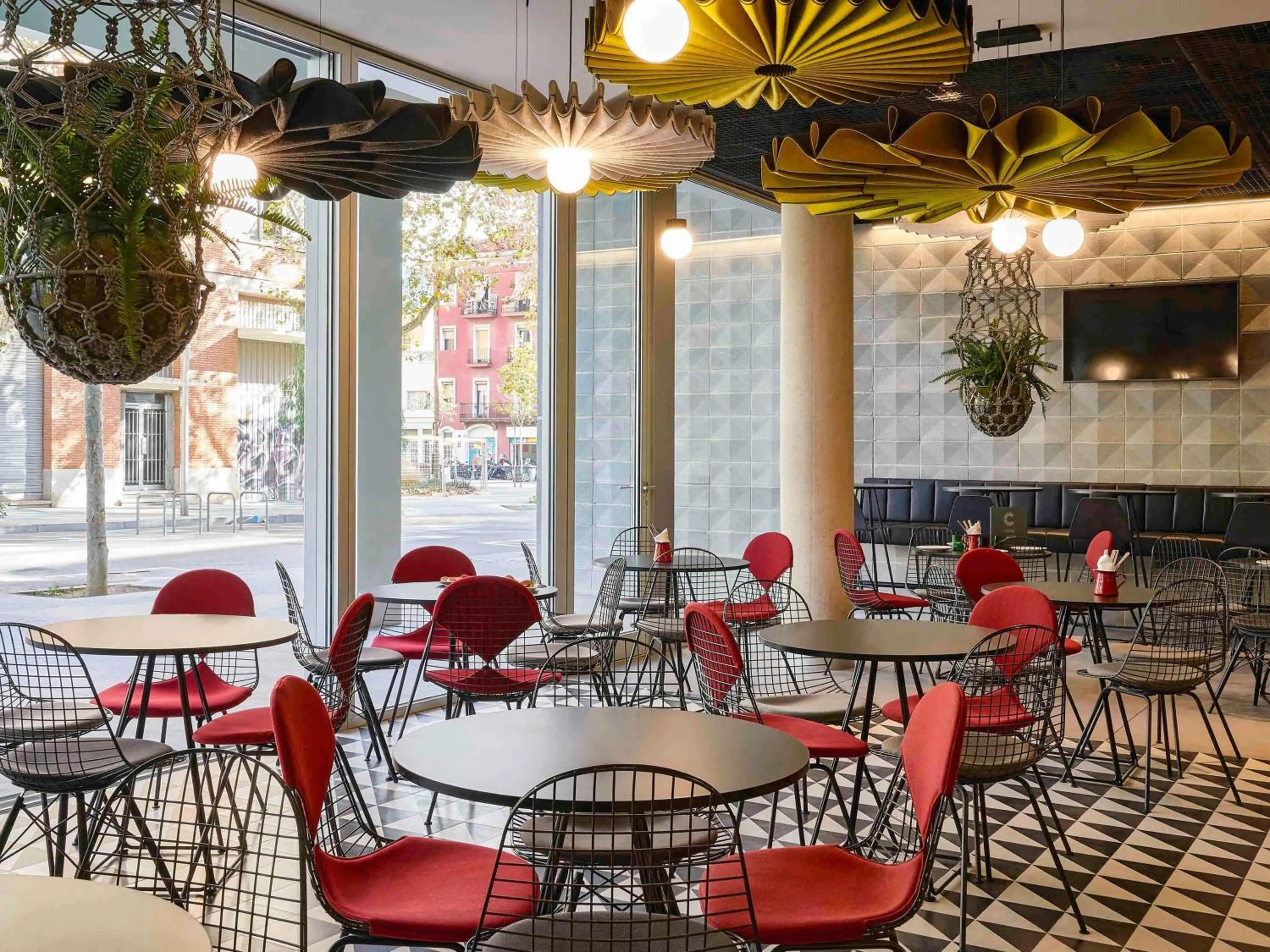 Restaurant/places to eat in Ibis Barcelona Plaza Glòries 22@