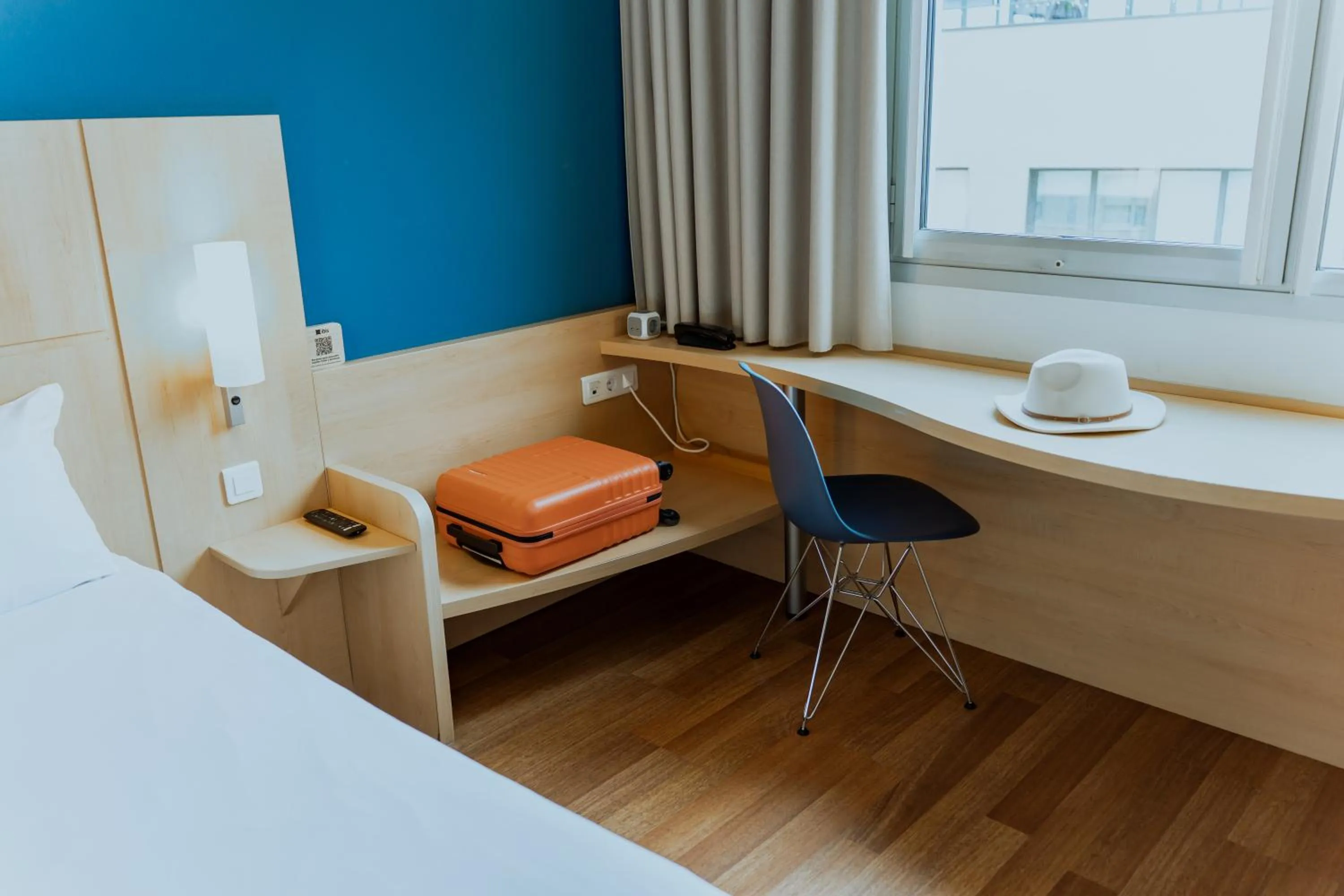 Photo of the whole room, Bed in Ibis Barcelona Plaza Glòries 22@