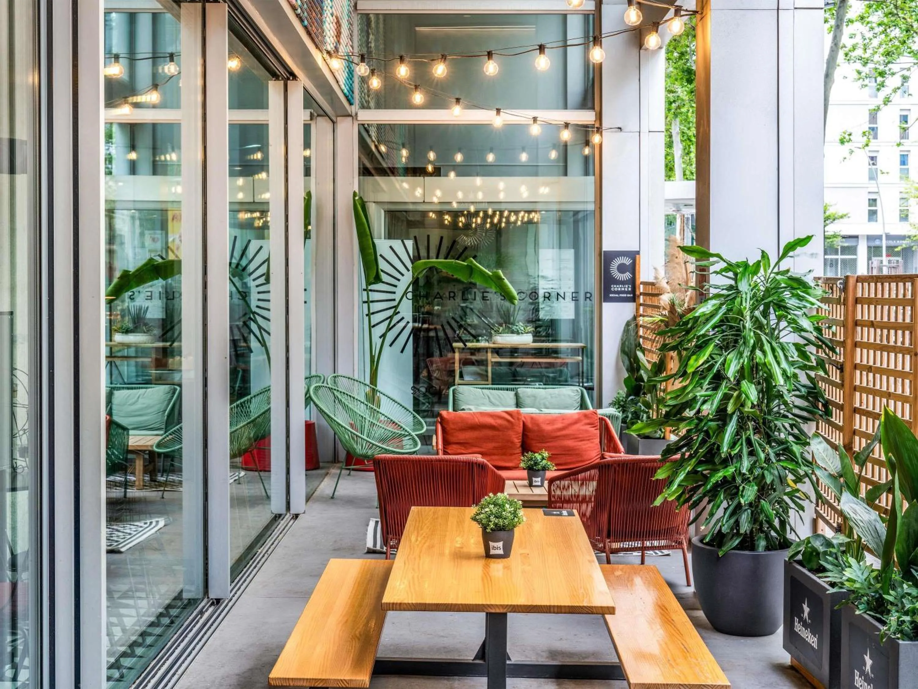 Restaurant/places to eat in Ibis Barcelona Plaza Glòries 22@