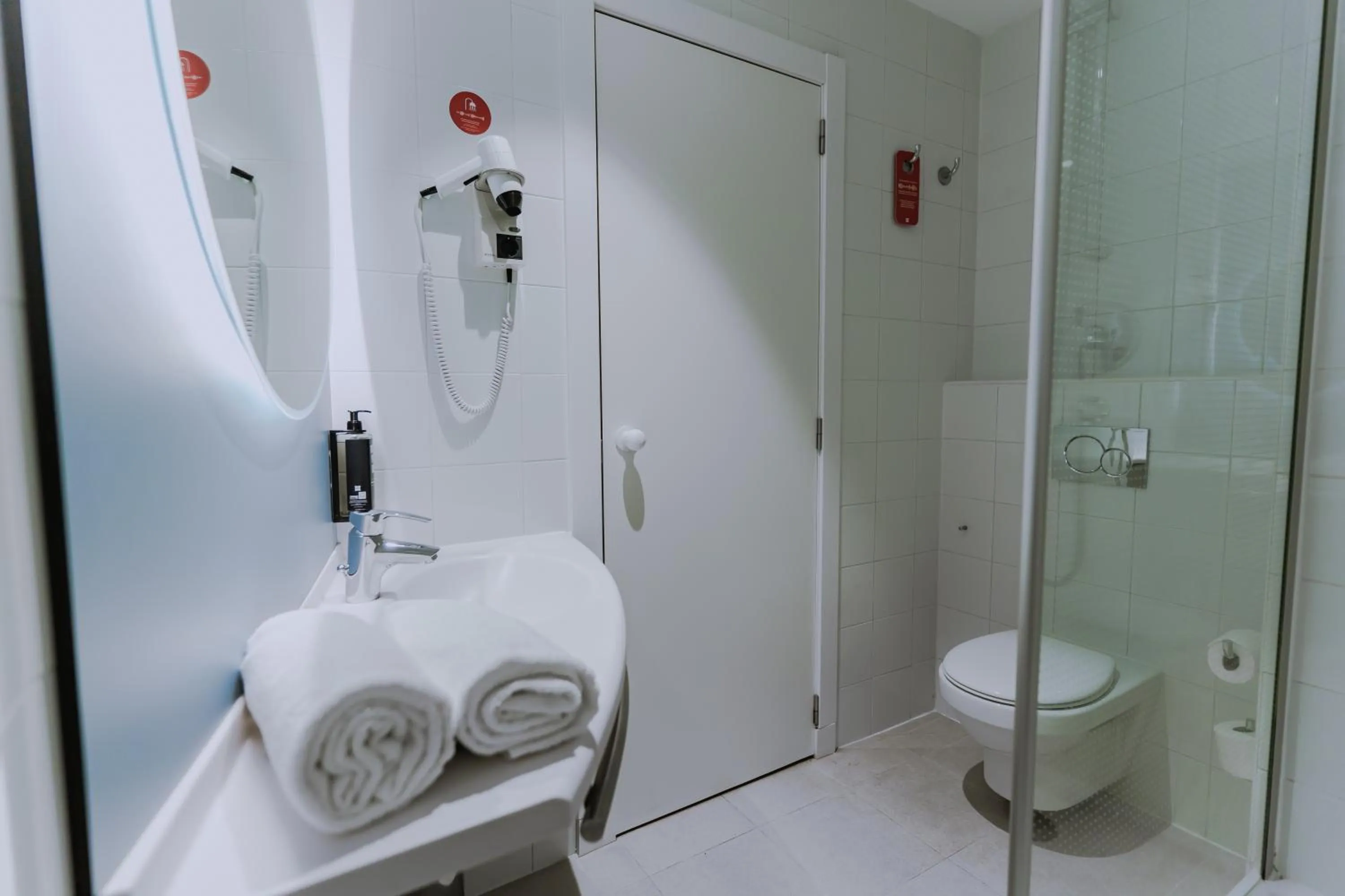 Bathroom in Ibis Barcelona Plaza Glòries 22@