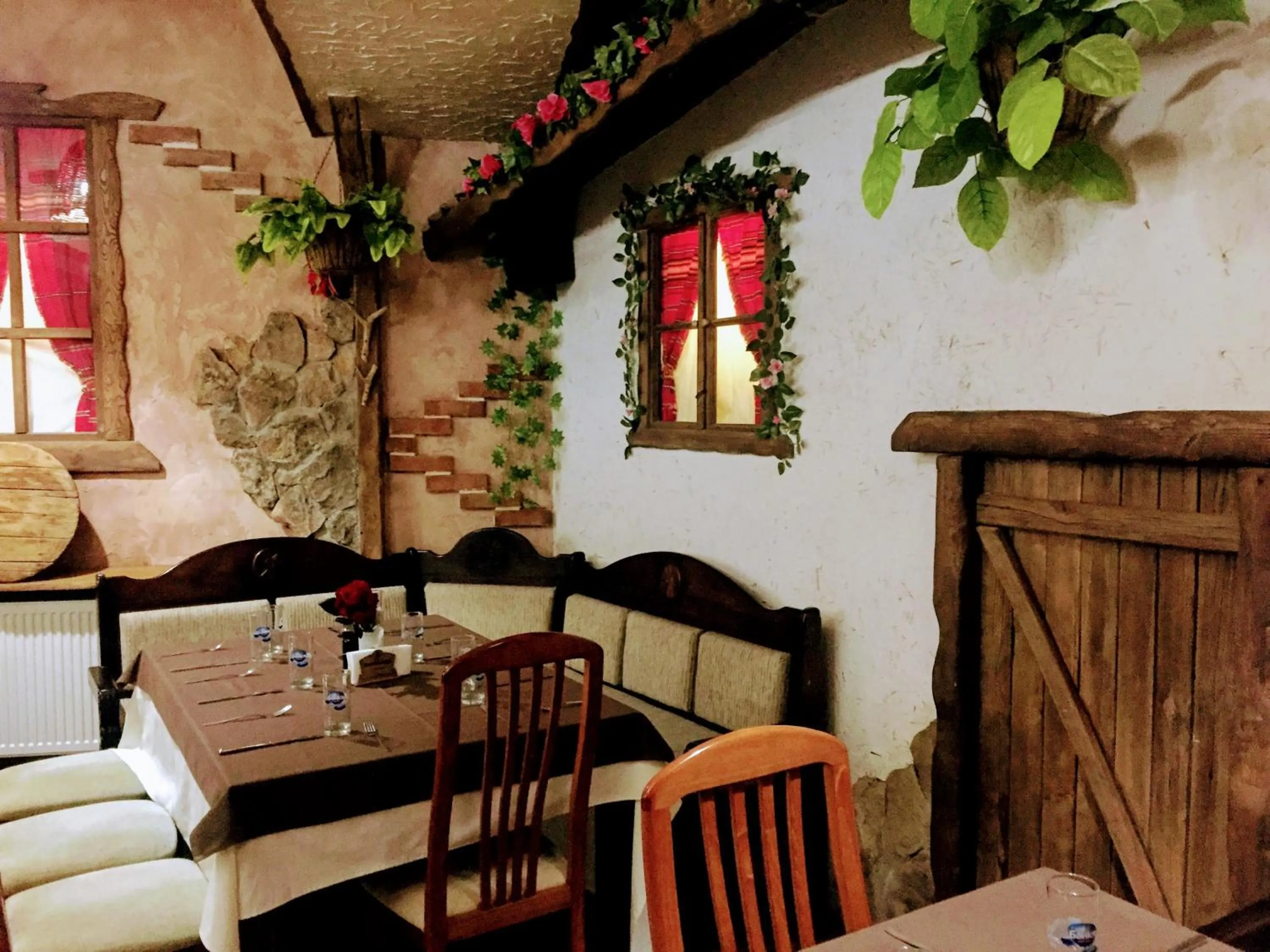 Restaurant/places to eat in Grand Monastery Private Apartments