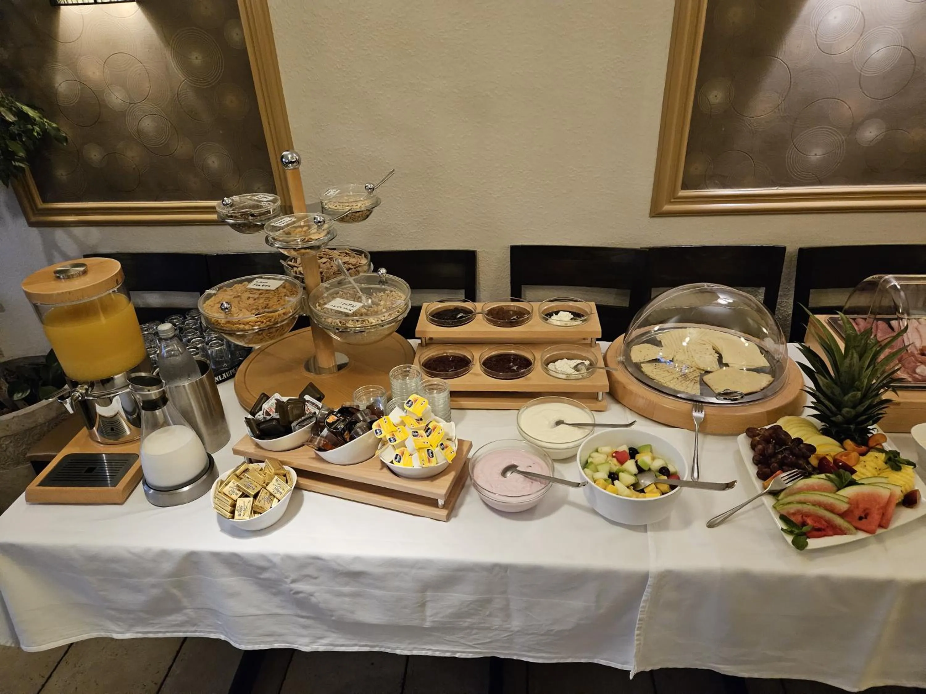 Breakfast in Hotel Pension Am Hafen