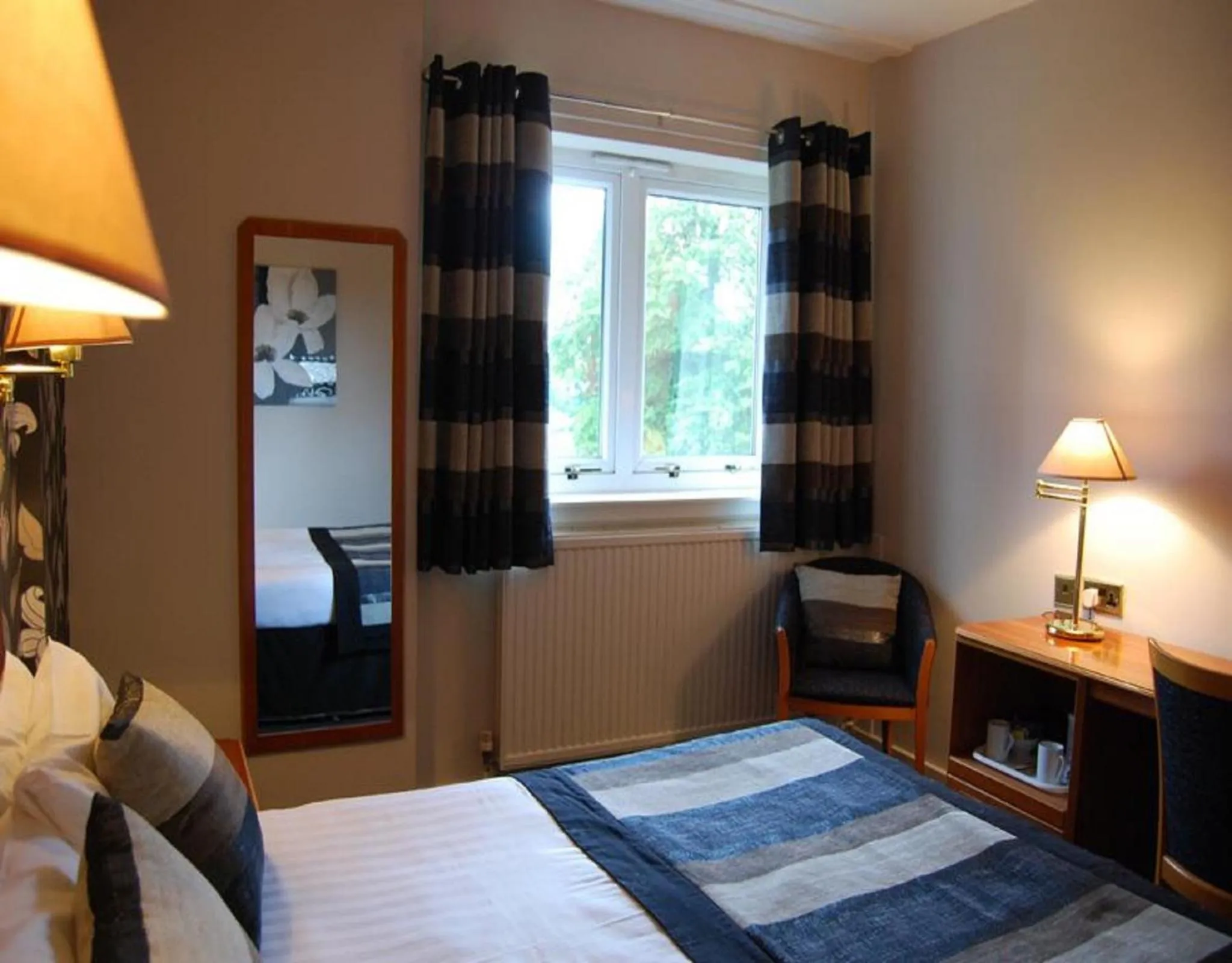 Bed in The Tontine Hotel