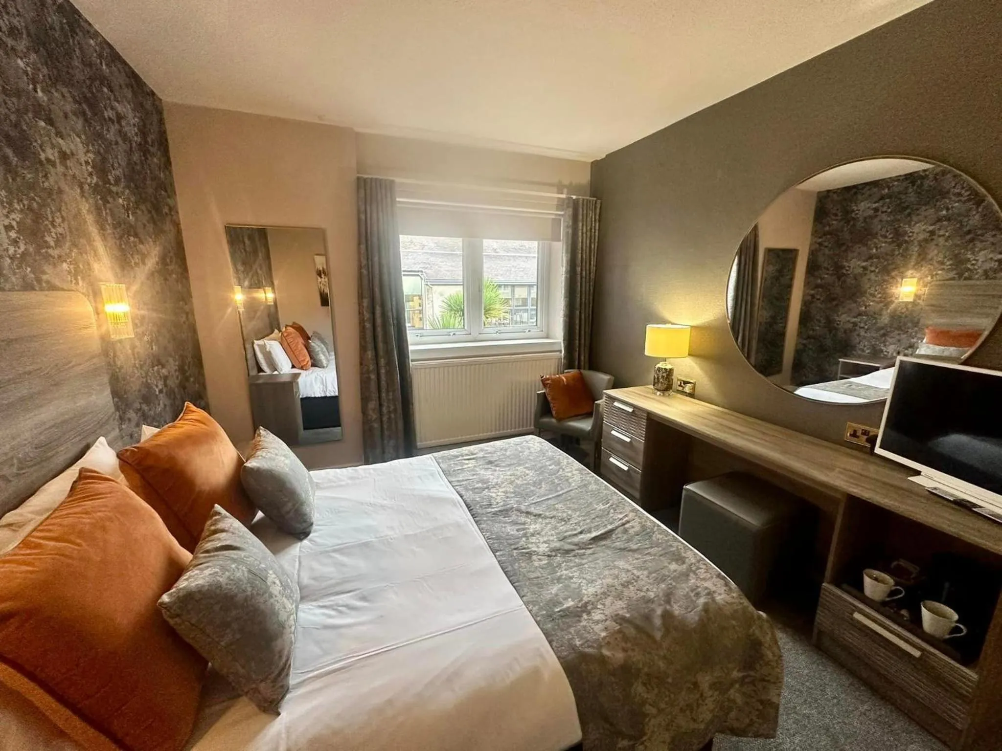 Bed in The Tontine Hotel