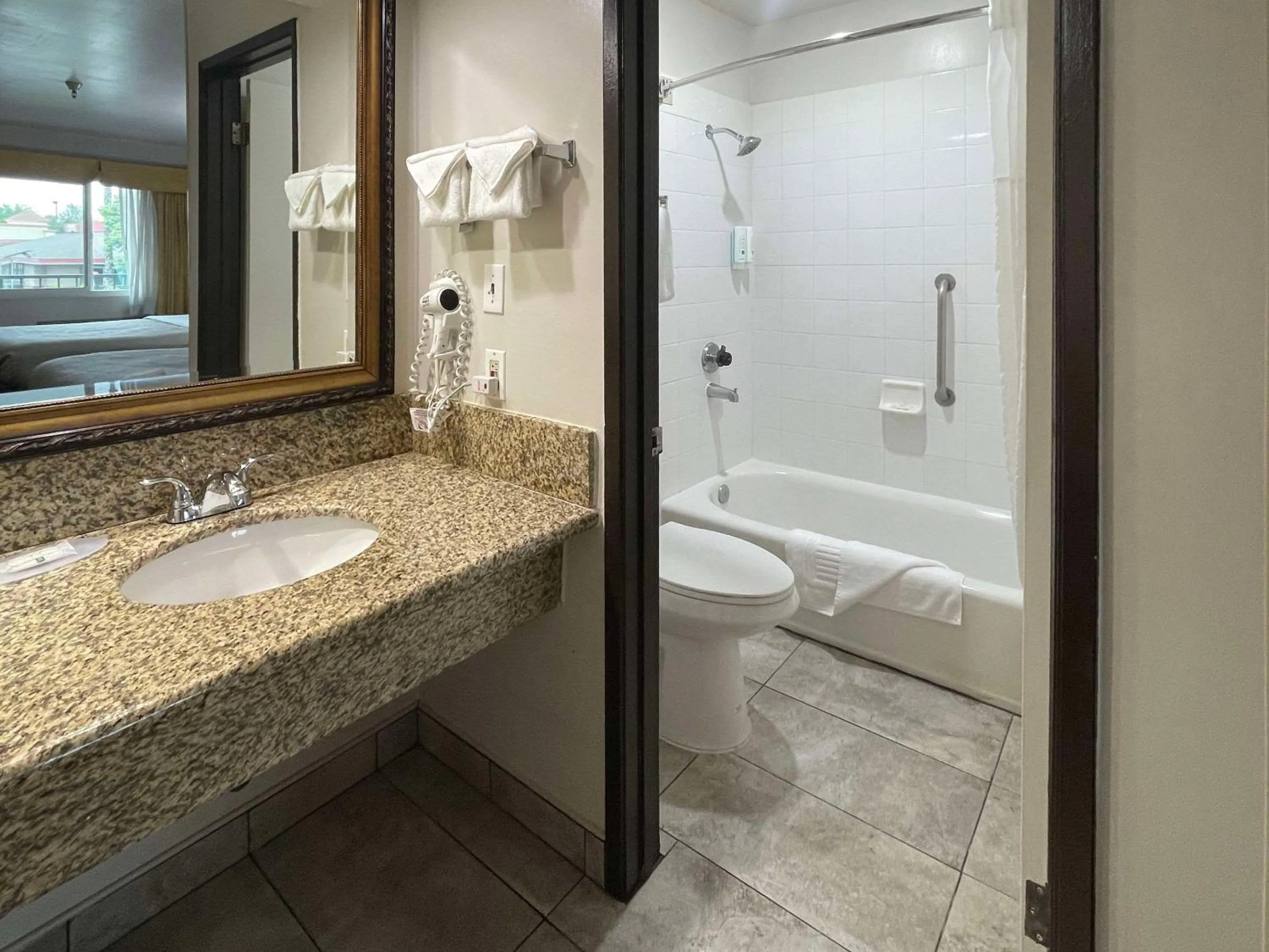 Bedroom in Quality Inn Ontario Airport Convention Center