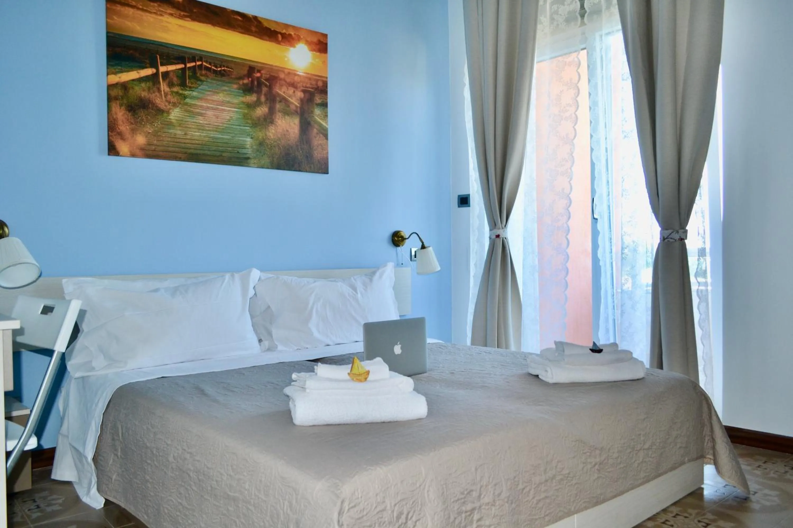 Bedroom, Bed in Sunrise Accessible Resort