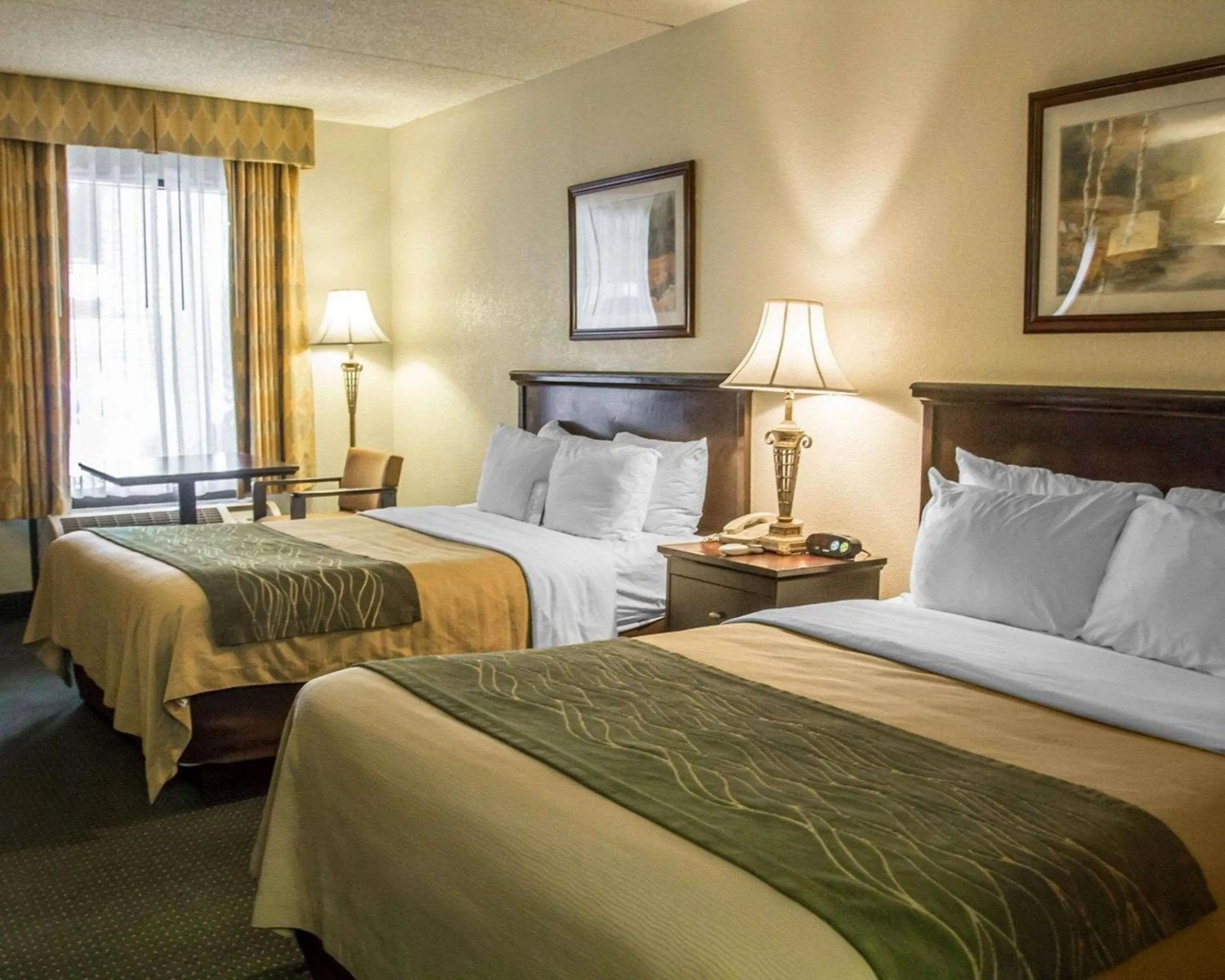 Photo of the whole room, Bed in Quality Inn Riverside near UCR and Downtown