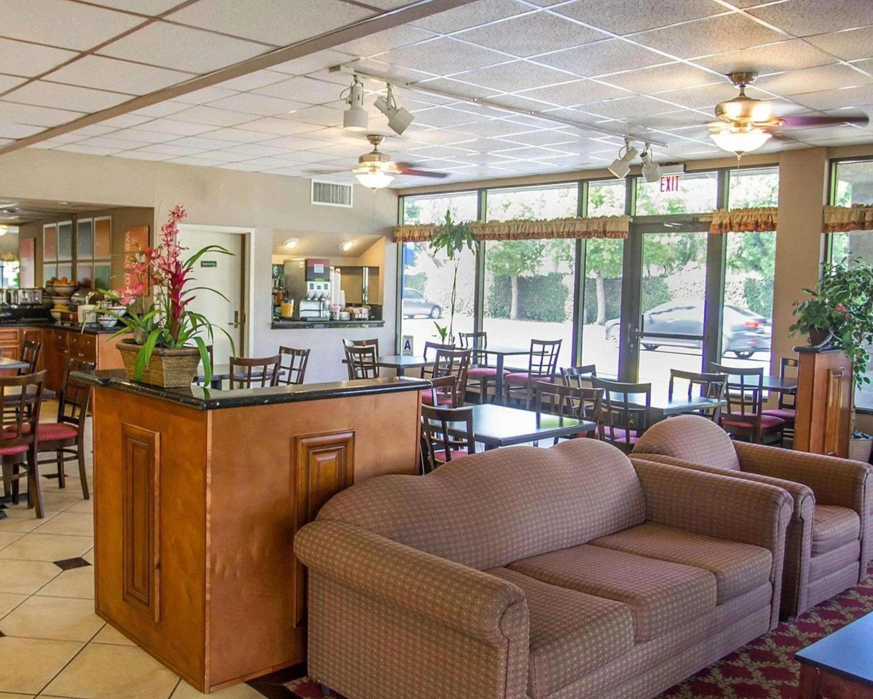 Lobby or reception in Quality Inn Riverside near UCR and Downtown